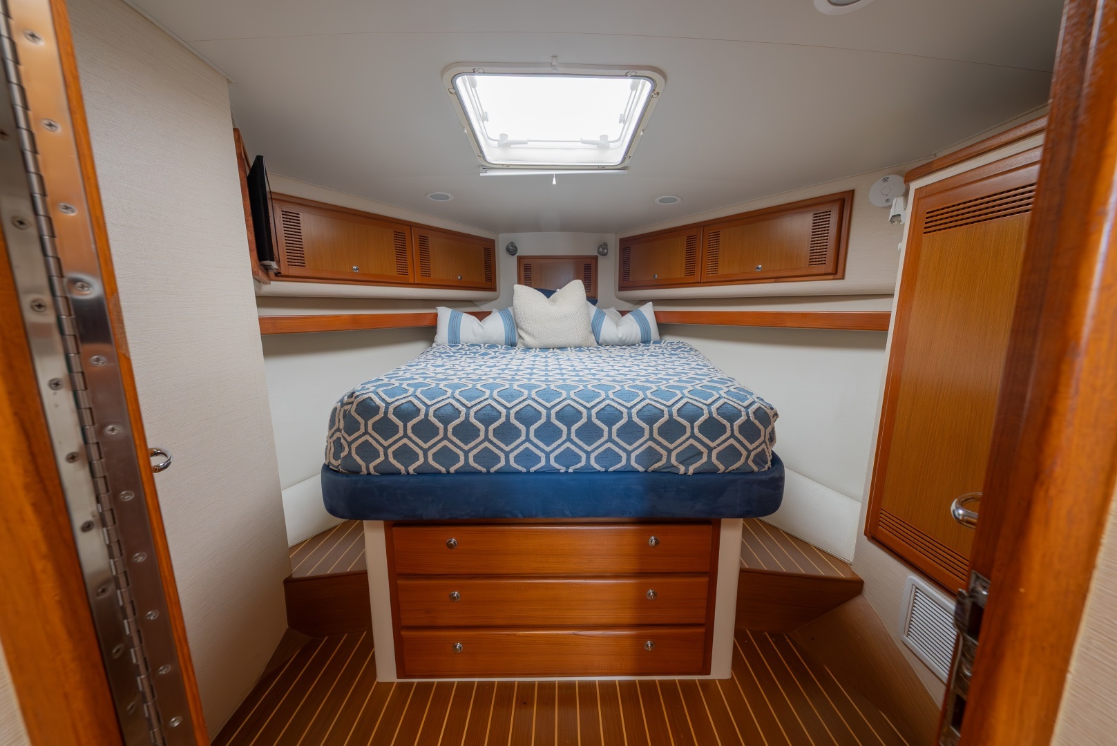 2002 Cabo 45 Express - Image 51
