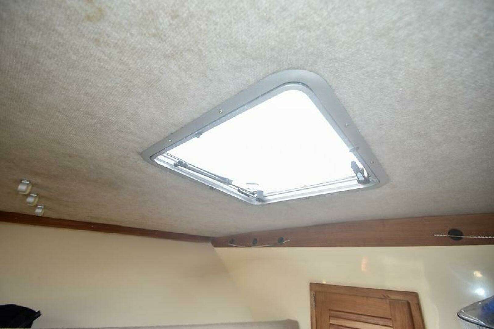 1998 Albemarle 285 Express - Image 39