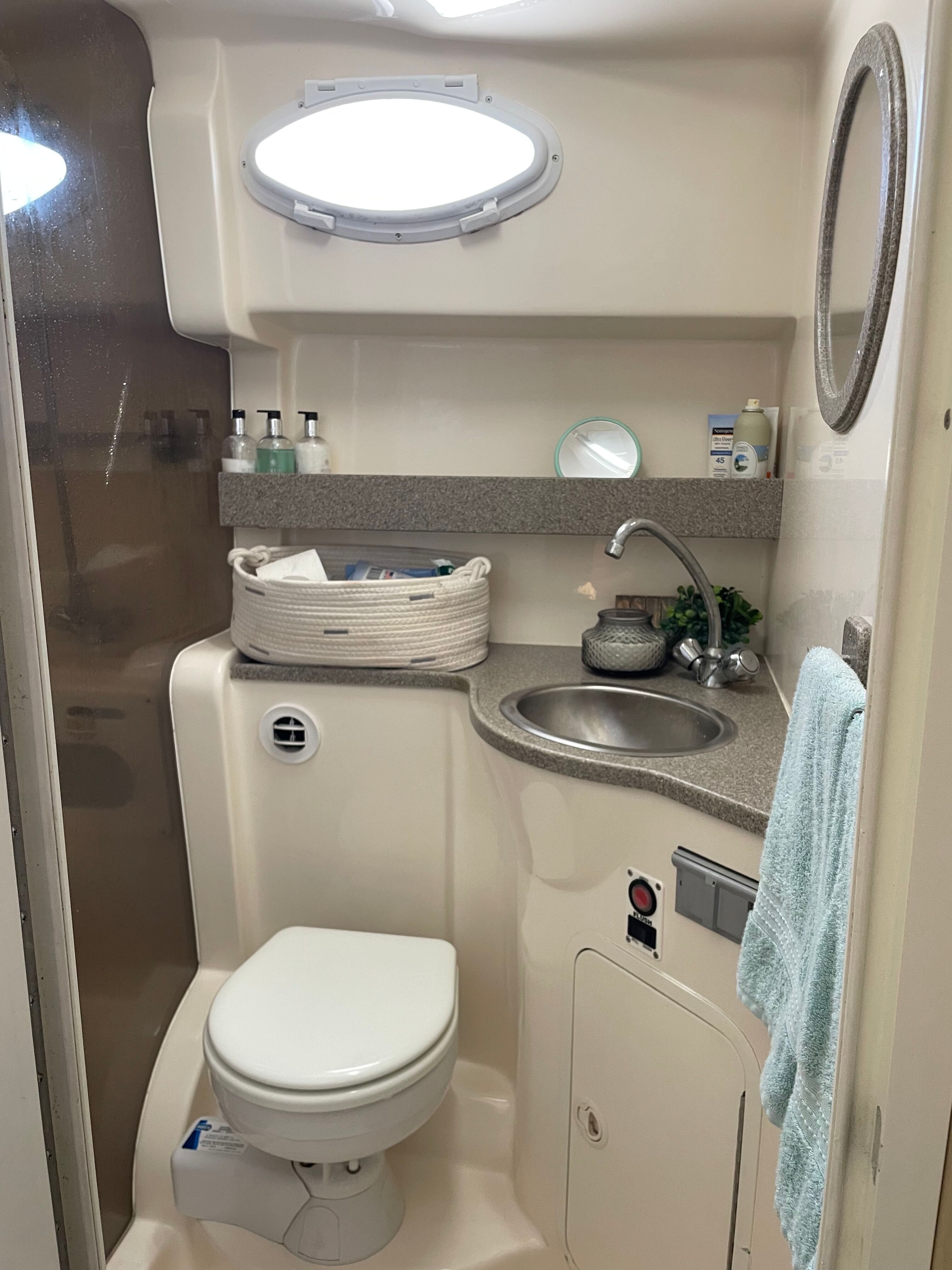 2003 Rinker Fiesta Vee 342 - 25
