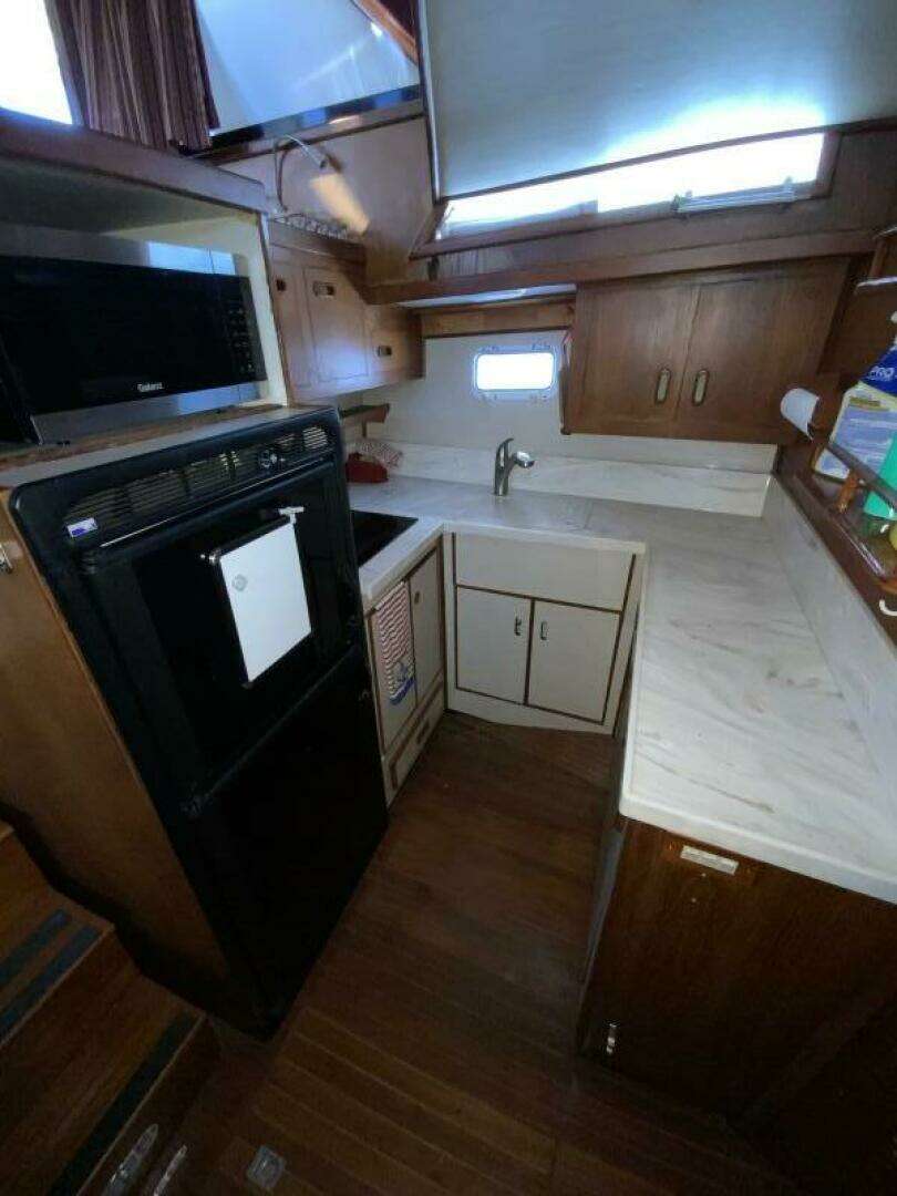 1987 President 41 Double Cabin Motor Yacht - Image 51