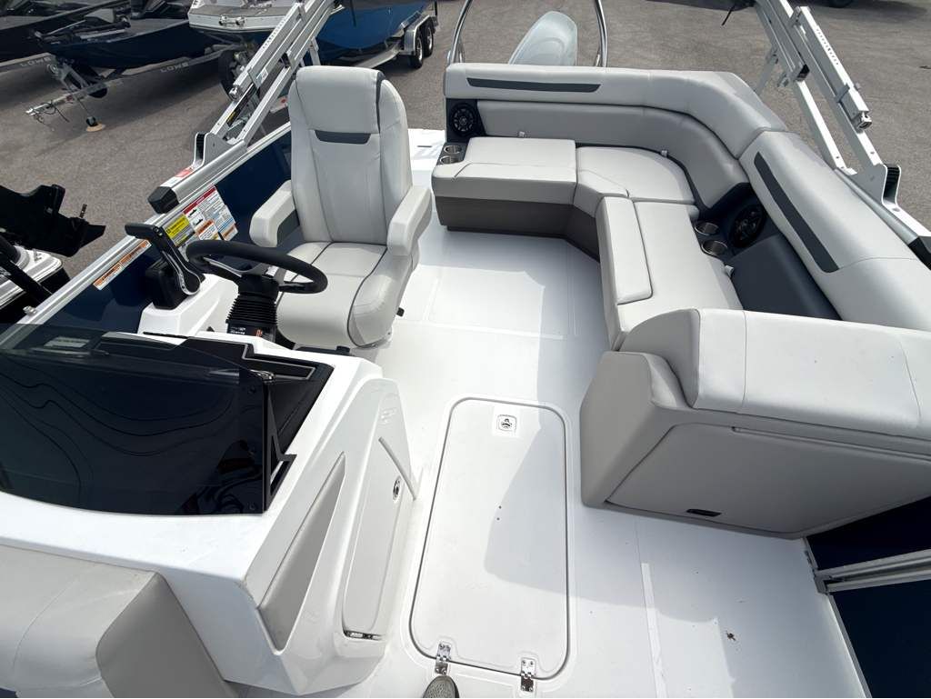 2026 Hurricane Fundeck - 9