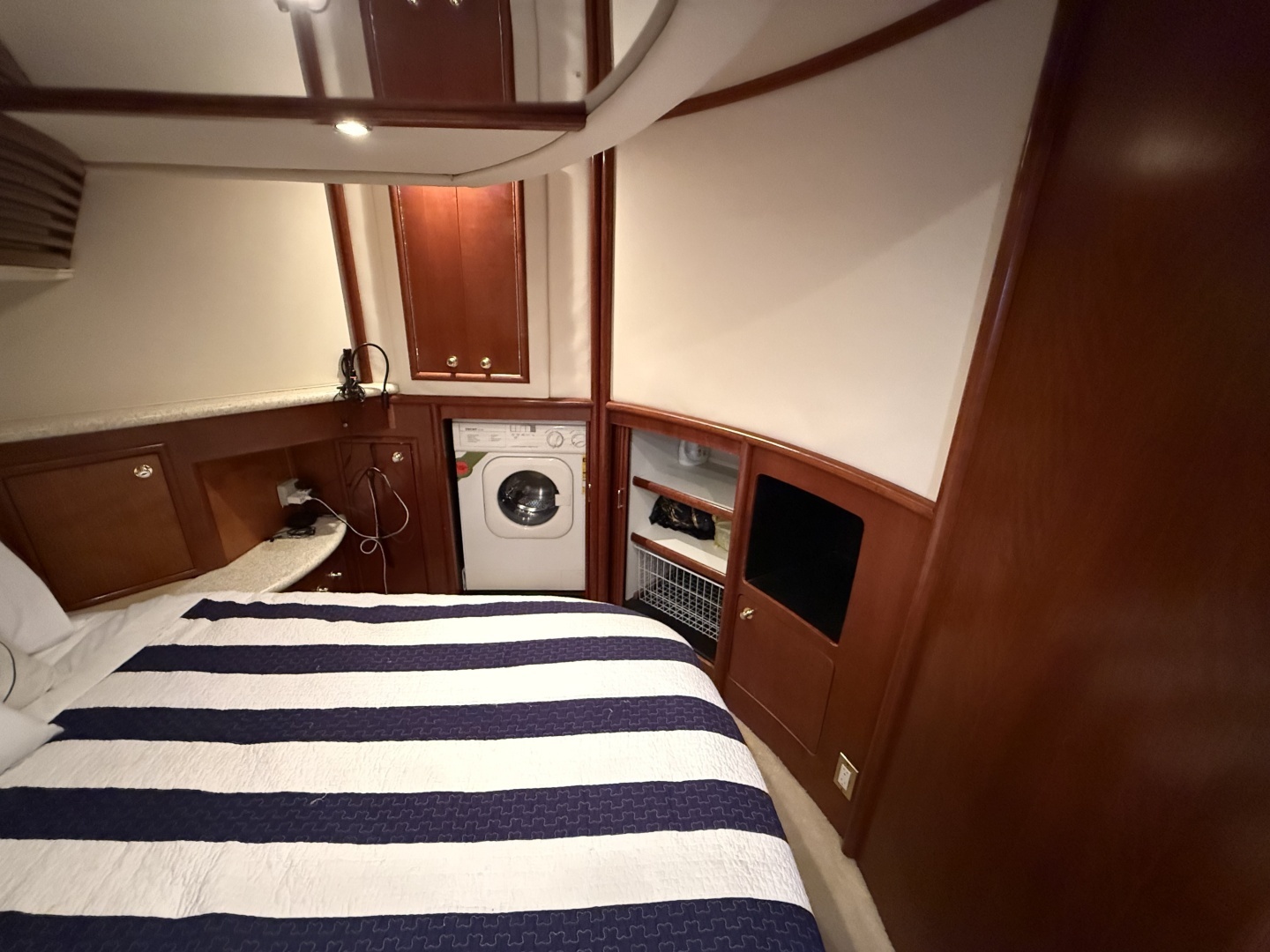 1999 Carver 450 Voyager - Image 50