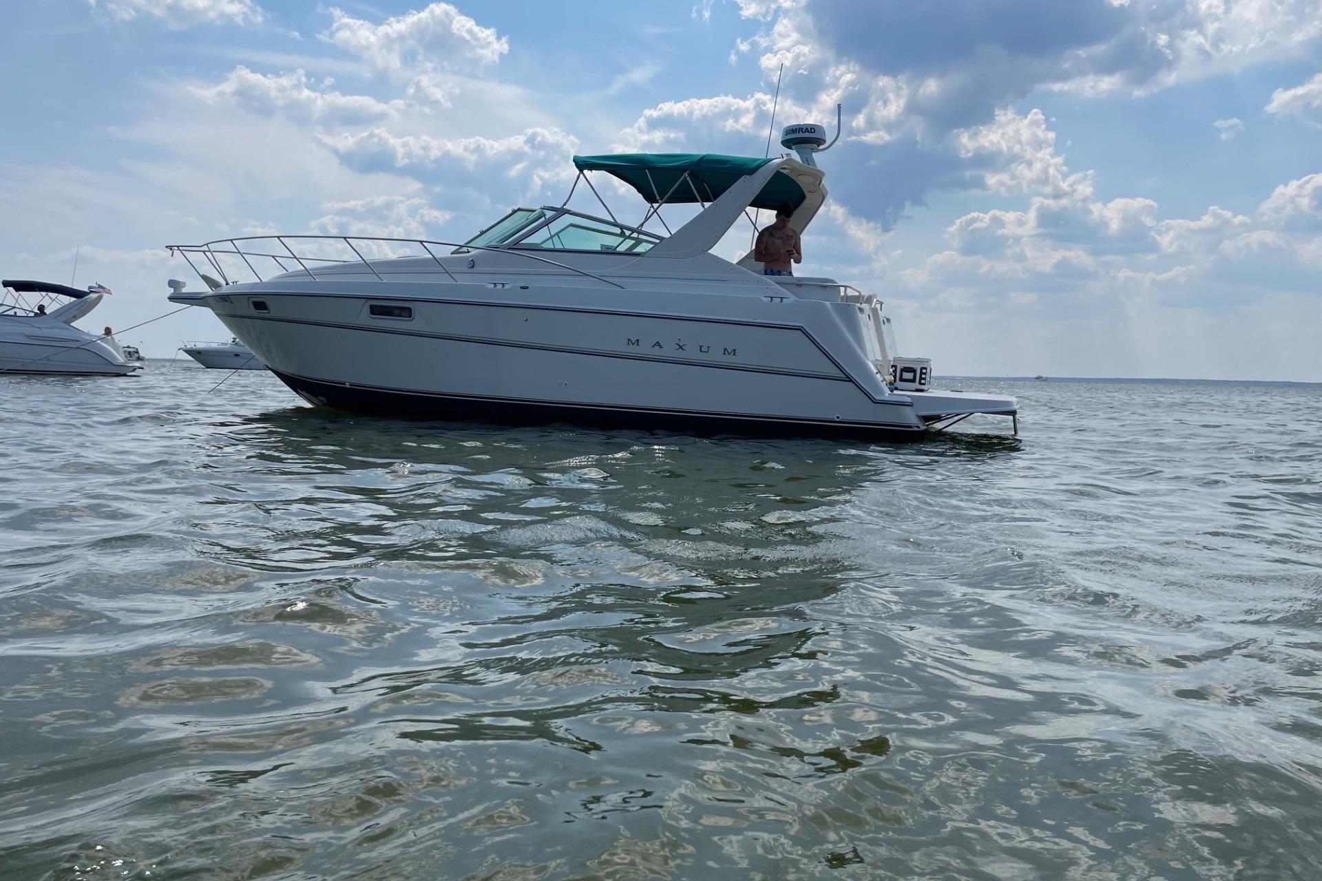 1997 Maxum 3200 SCR