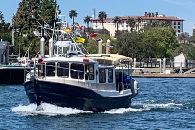 2008 Ranger 25 cruising on a sunny day near a waterfront.
