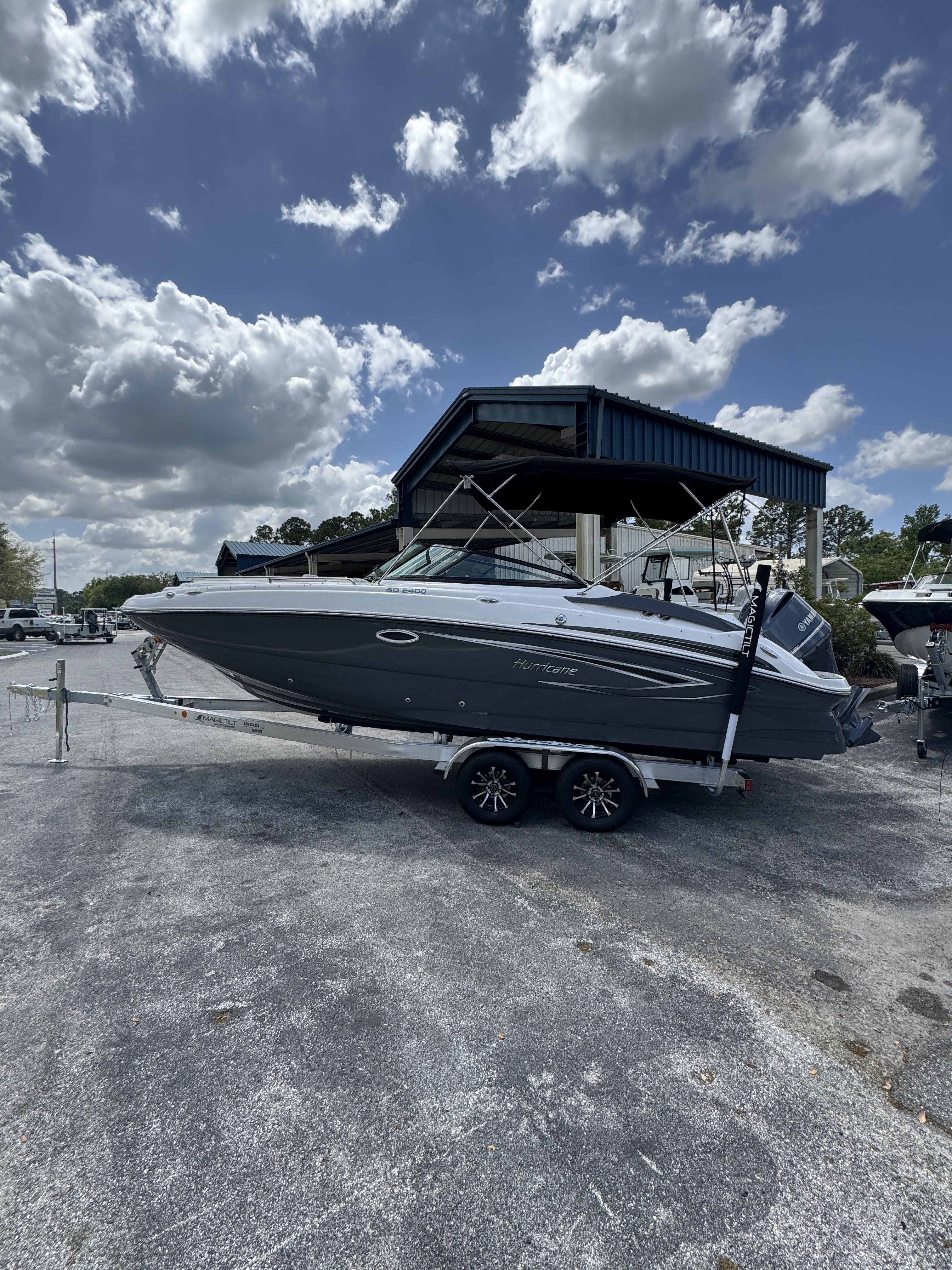 2026 Hurricane SunDeck 2400 OB - 14