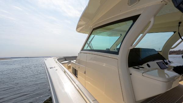 2025 Scout 425 LXF boat cruising on open water, showcasing sleek design and modern features.