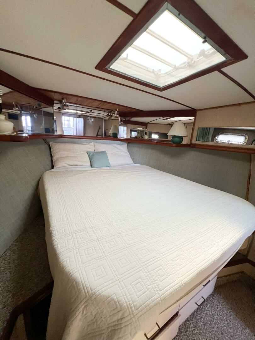 1987 Tollycraft 34 Sedan Sport - Image 42