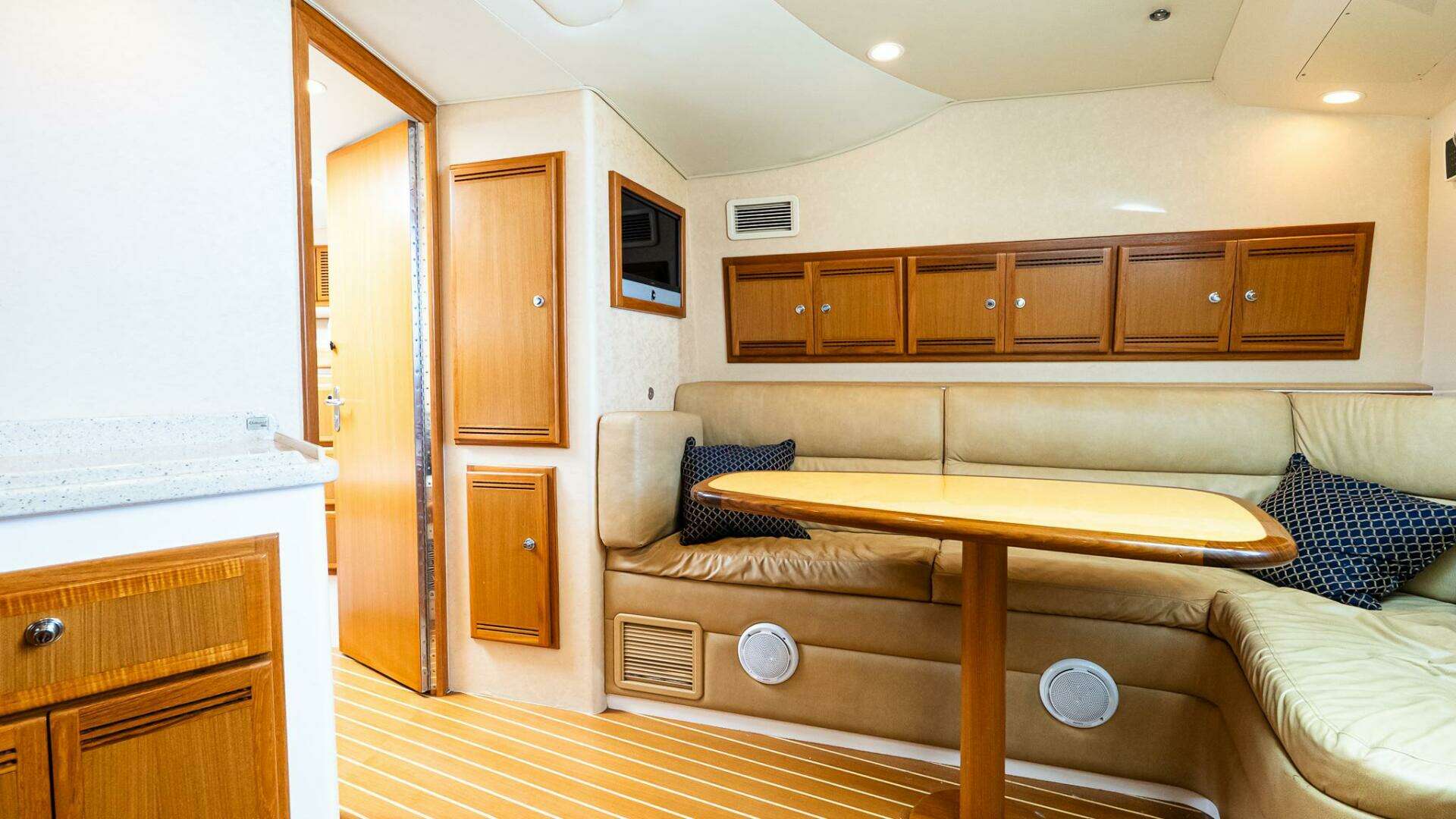 2008 Cabo 38 Express - Image 24
