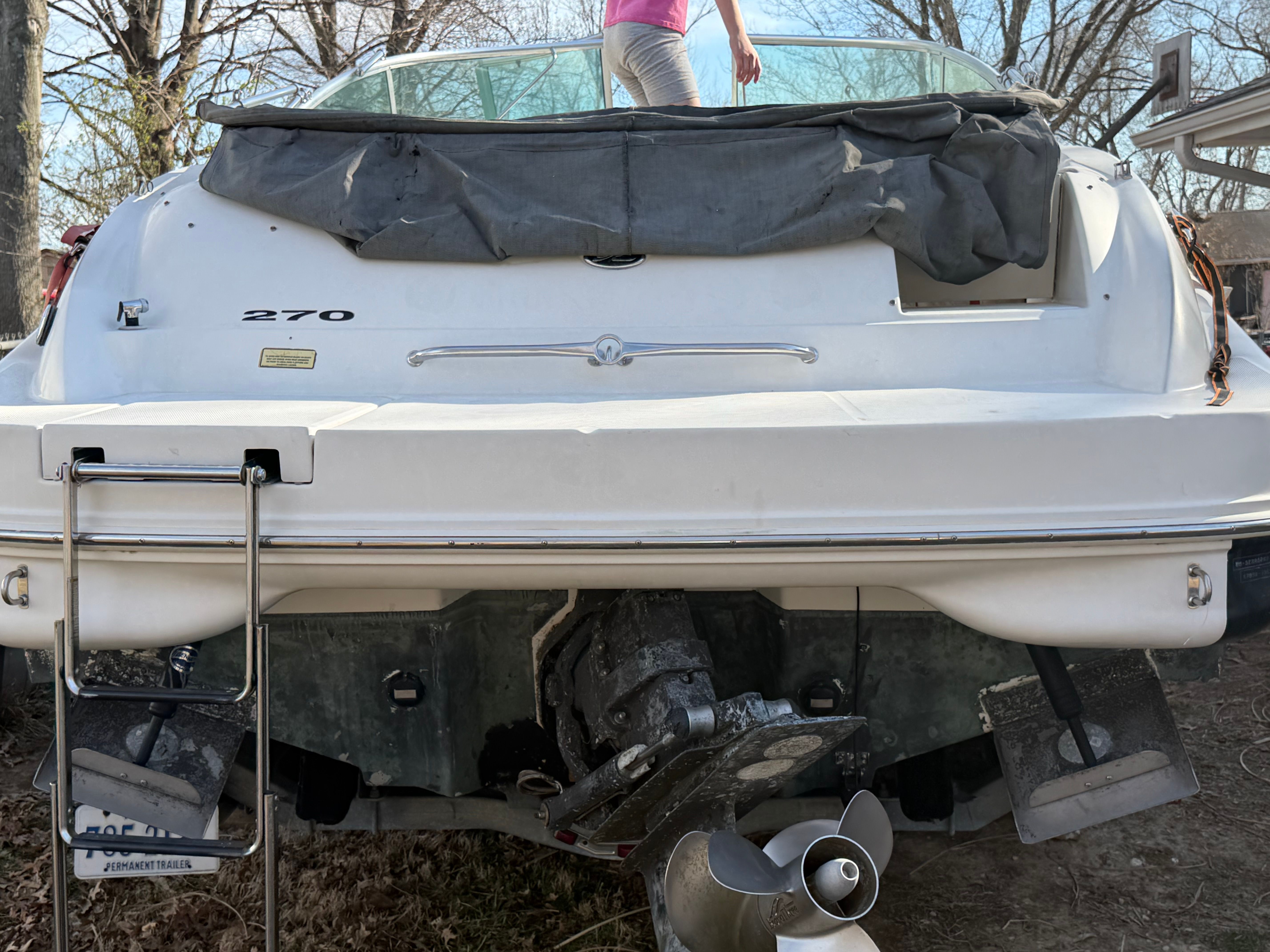 Rear view of a 2004 Sea Ray 270 Sundeck boat with ladder.