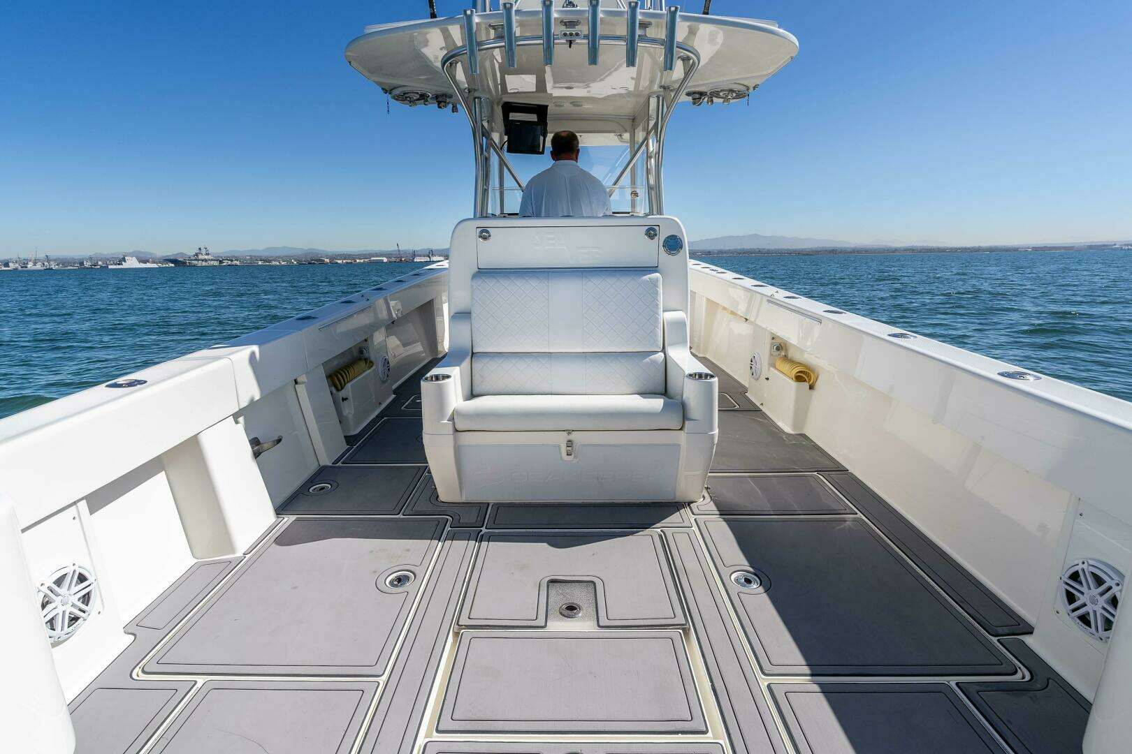 2018 SeaVee 370 Z - Image 20