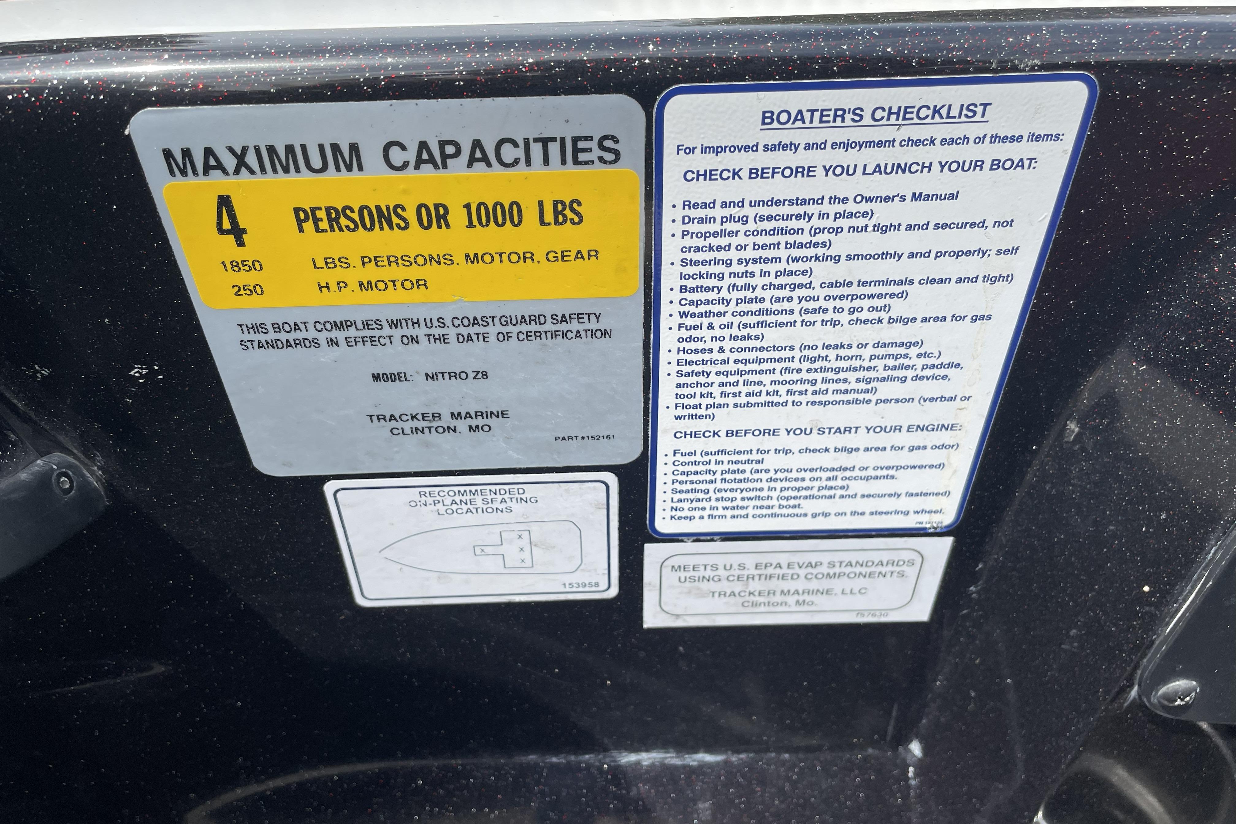 2013 Nitro Z-8 boat capacity and safety checklist label, detailing weight limits and safety standards.