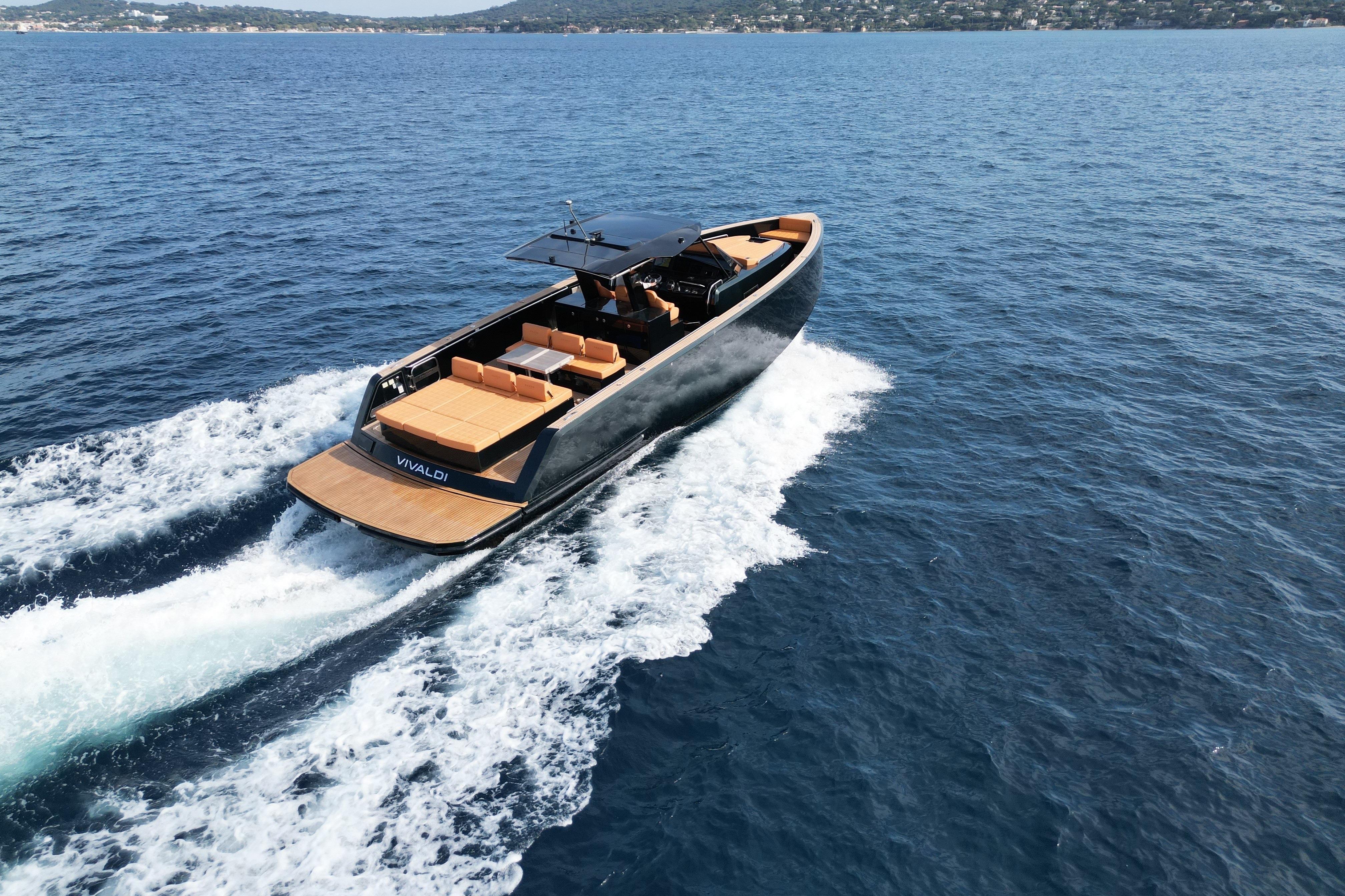 Luxury Pardo Yachts 43 cruising on open sea, 2022 model.