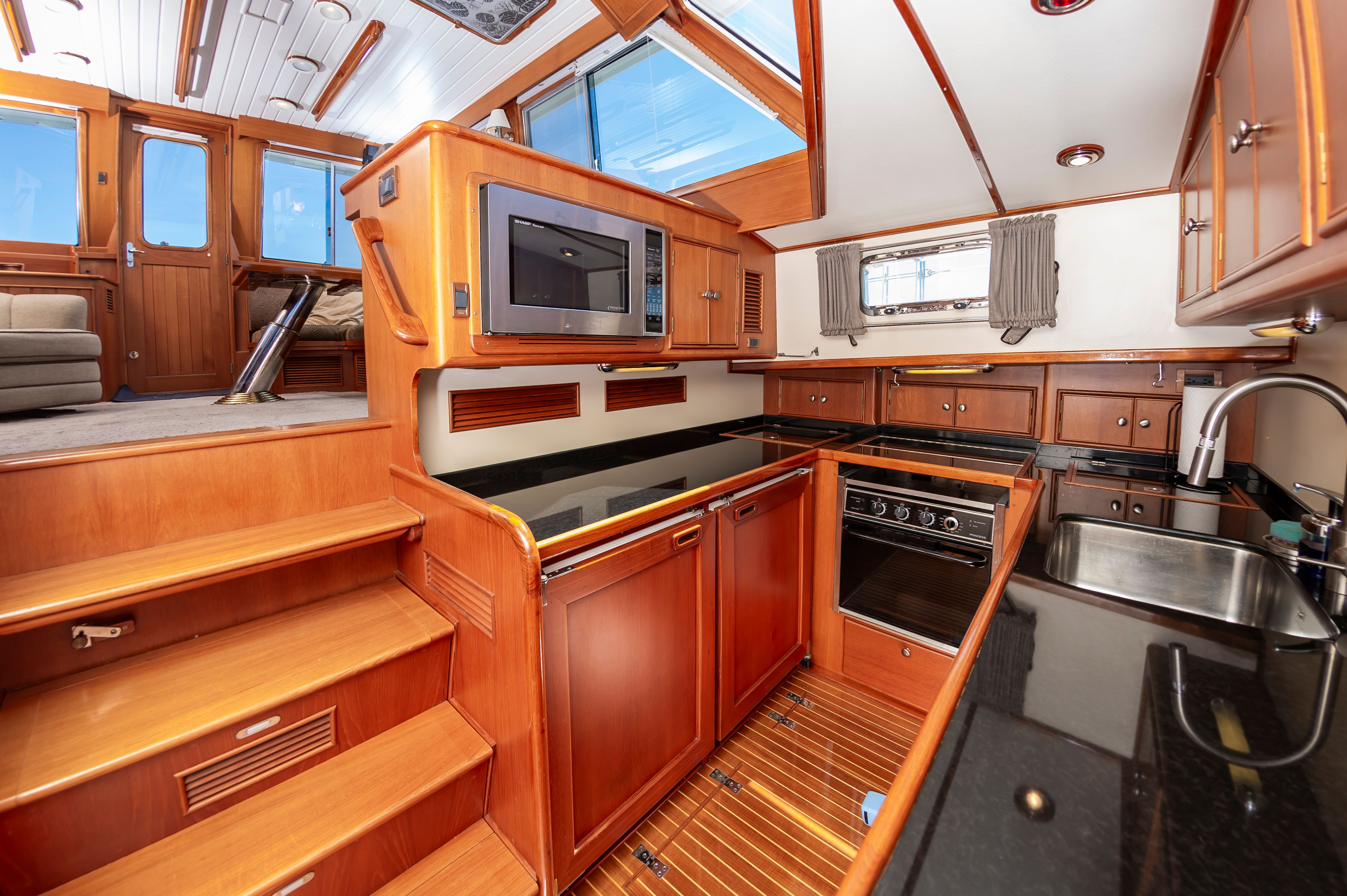 2005 Grand Banks 49 Eastbay SX w/Side Door - 22