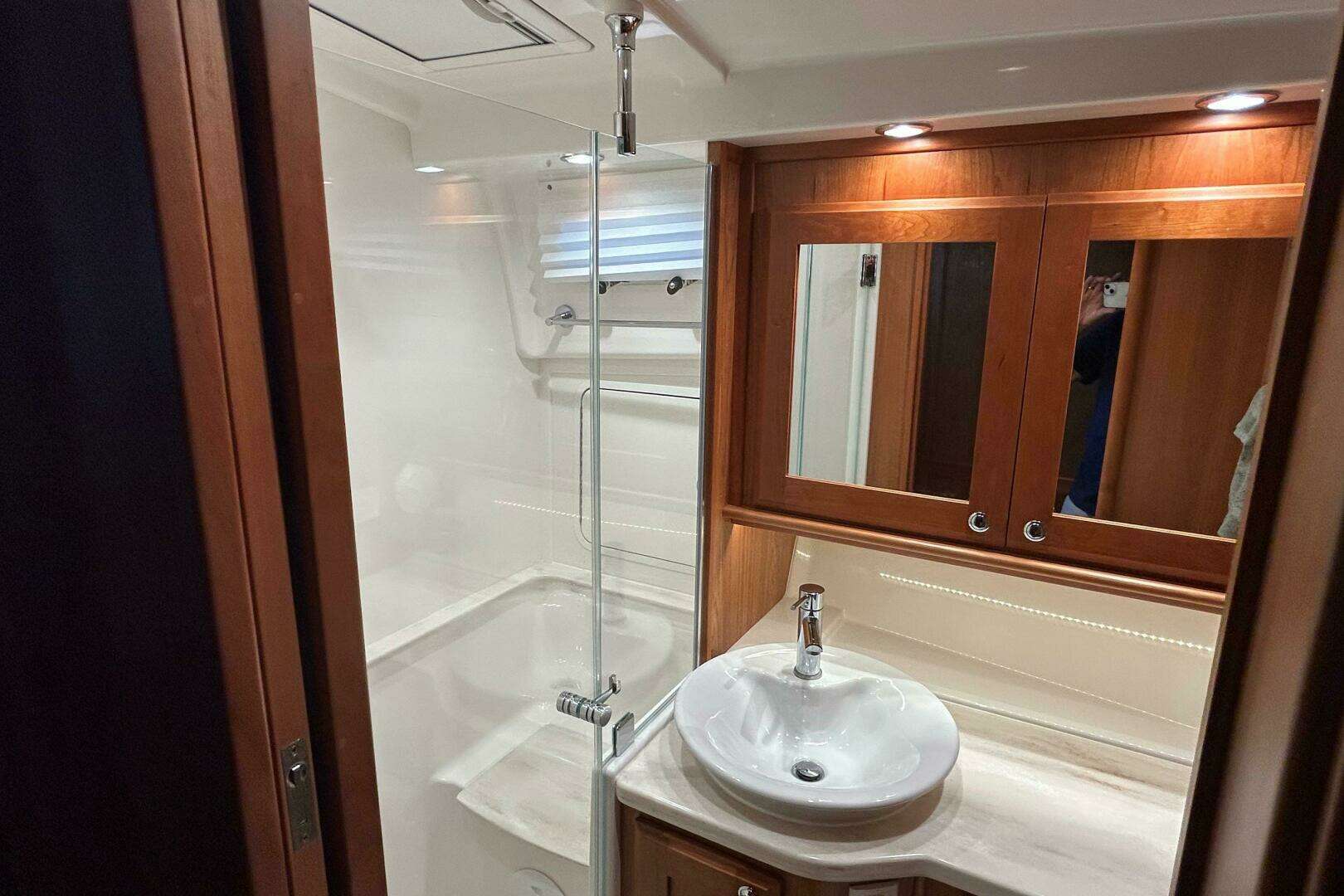 2022 Sabre 45 Salon Express - Image 35