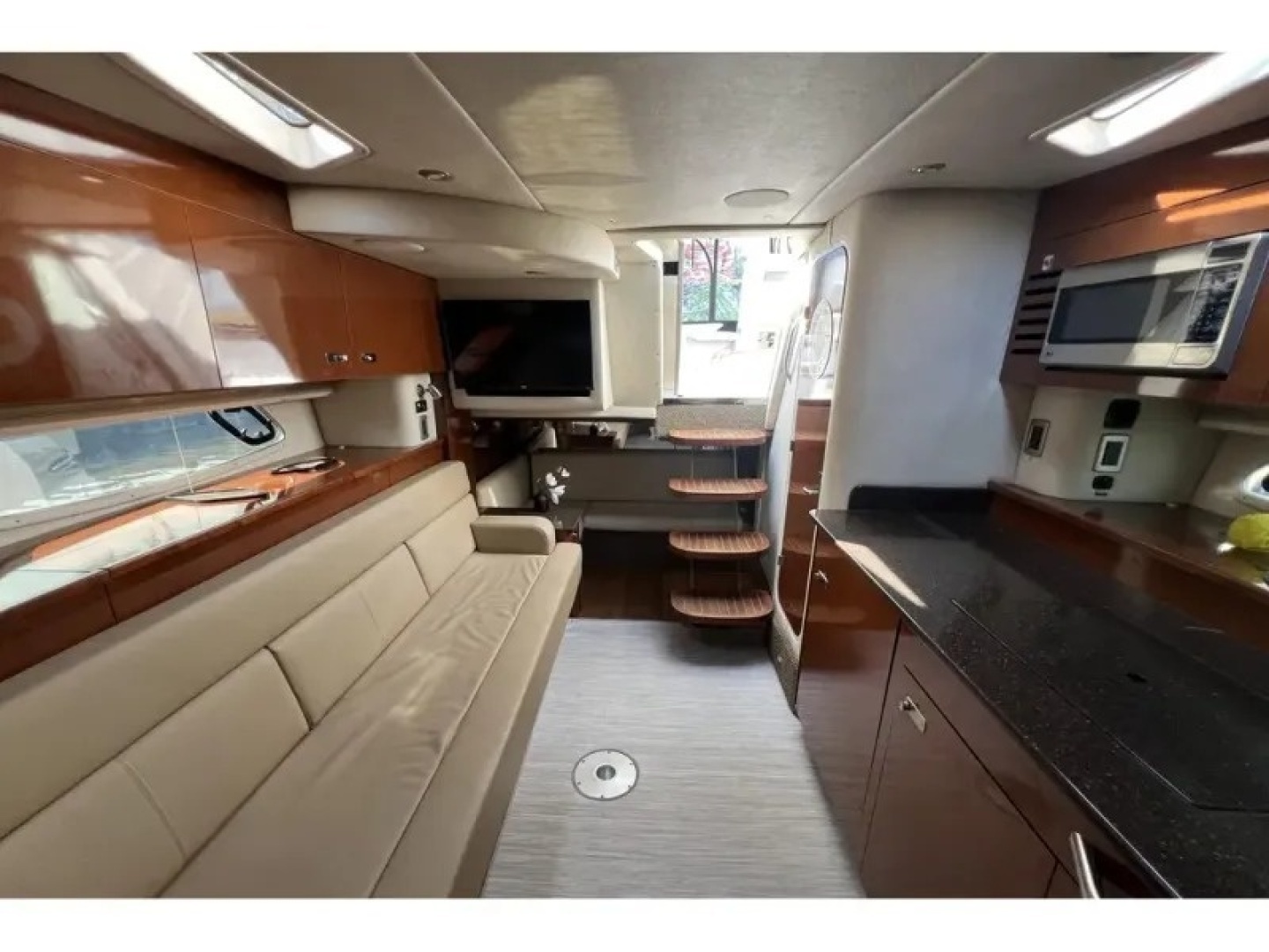 2012 Sea Ray 370 SUNDANCER - Image 22