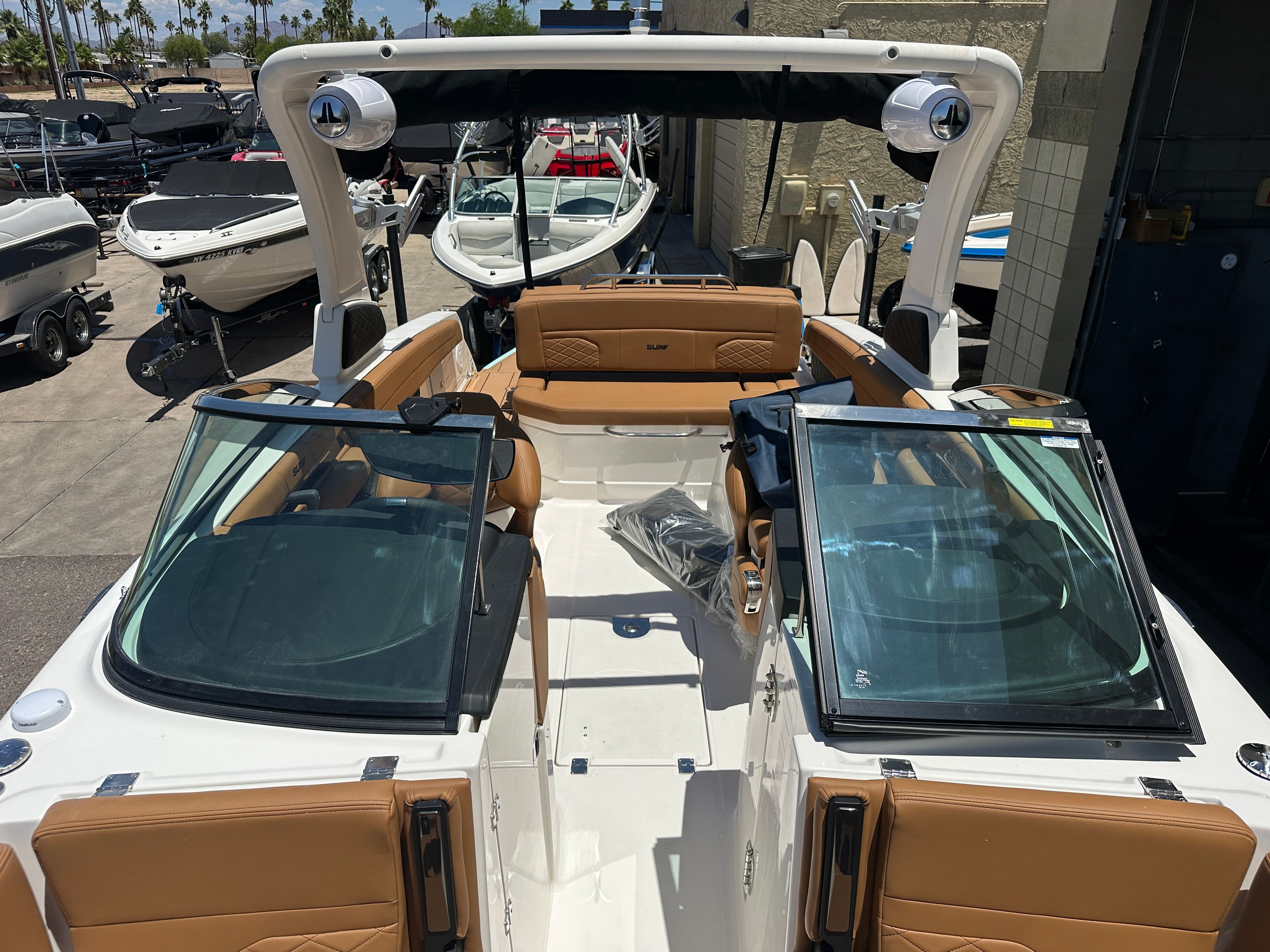 2025 Chaparral 26 Surf: Sleek design with brown seating and modern fixtures.