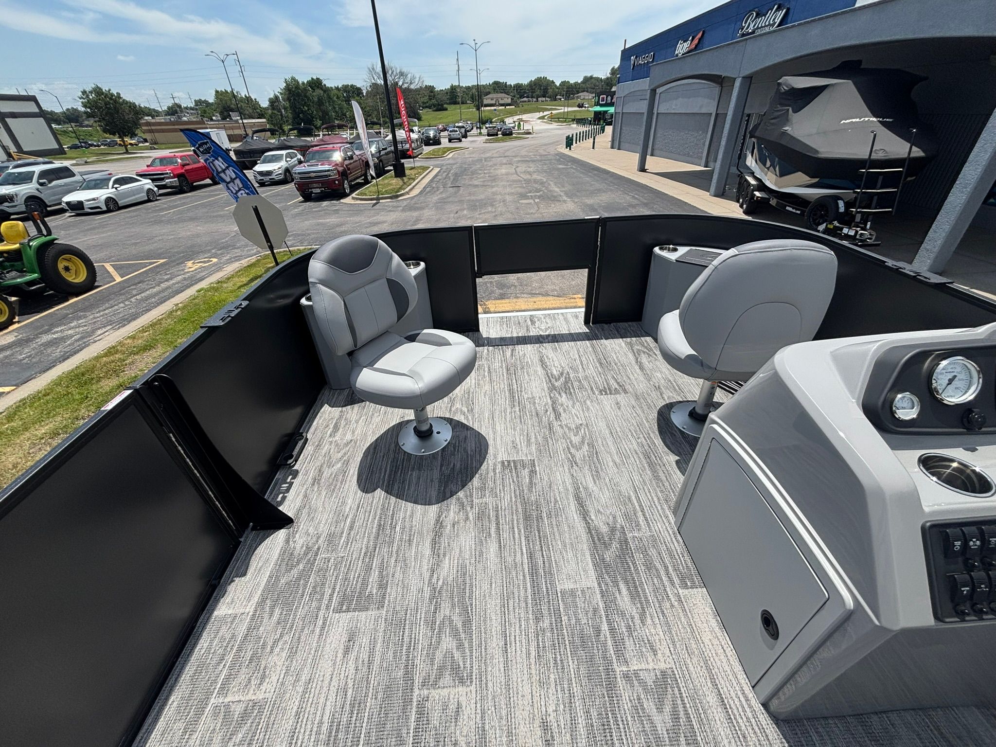 2027 Bentley Pontoons 200 Fish CWT - 15