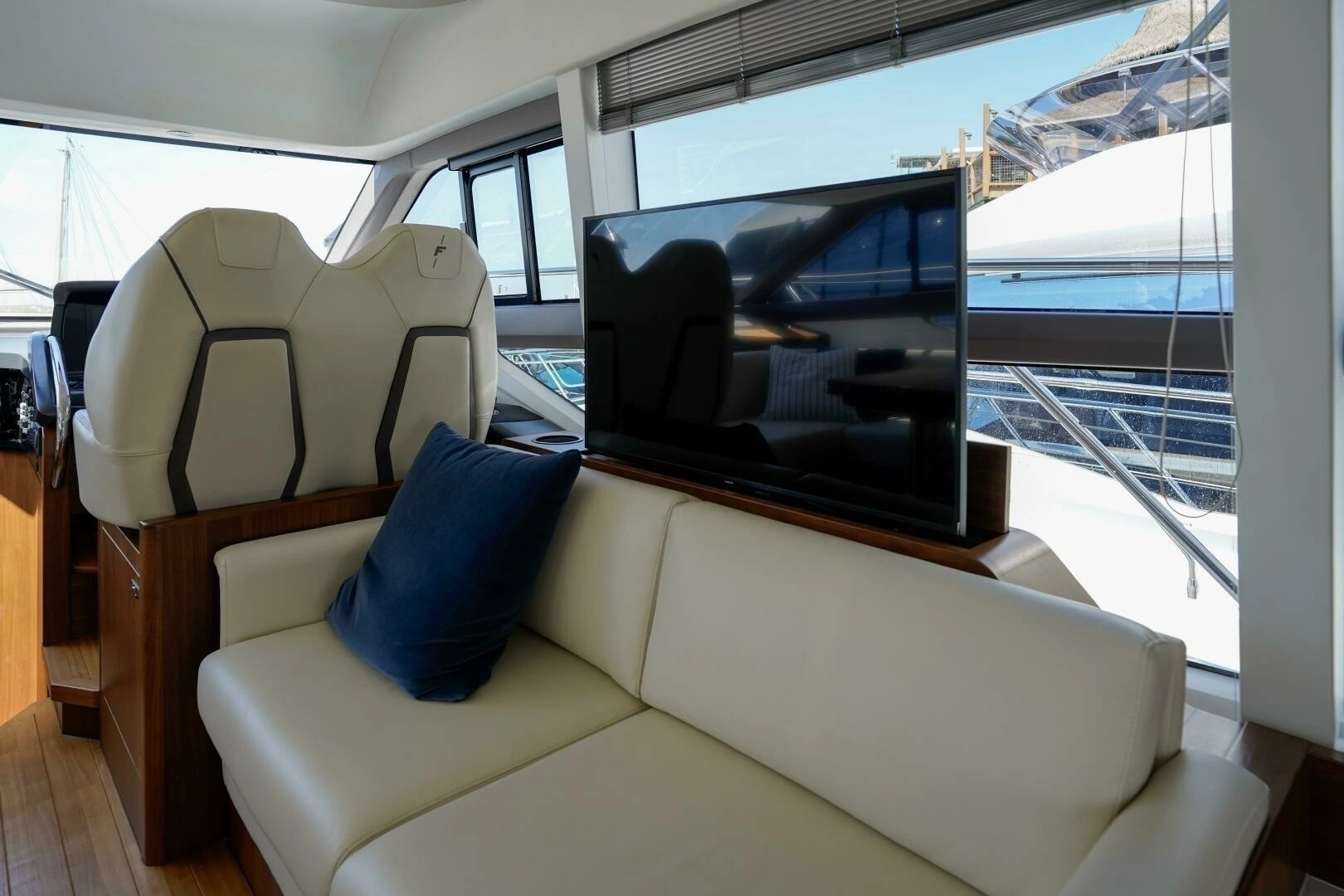 2021 Princess F50 - Image 6