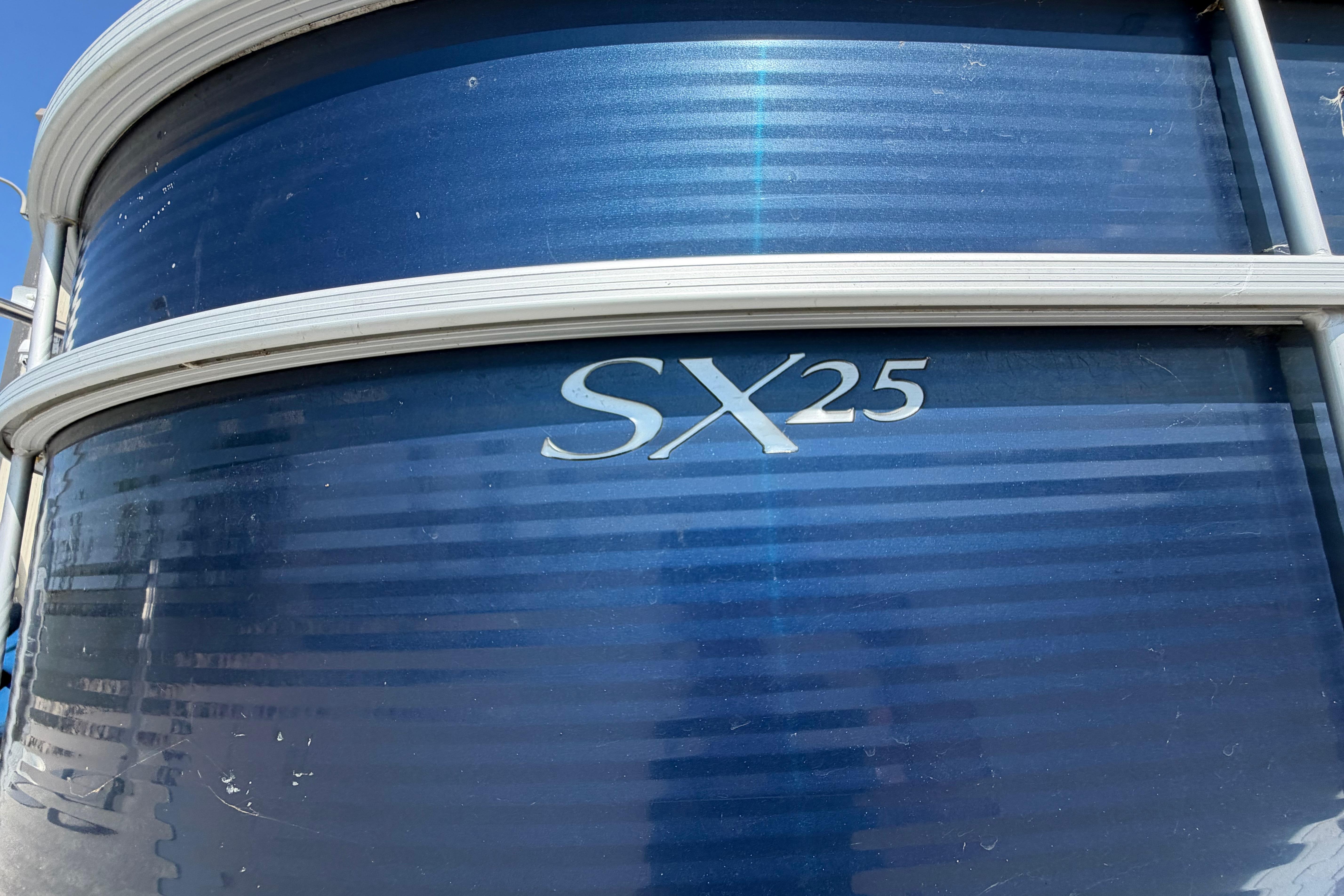Blue Bennington 25 SSXAPG pontoon boat, model year 2017, with SX25 marking.