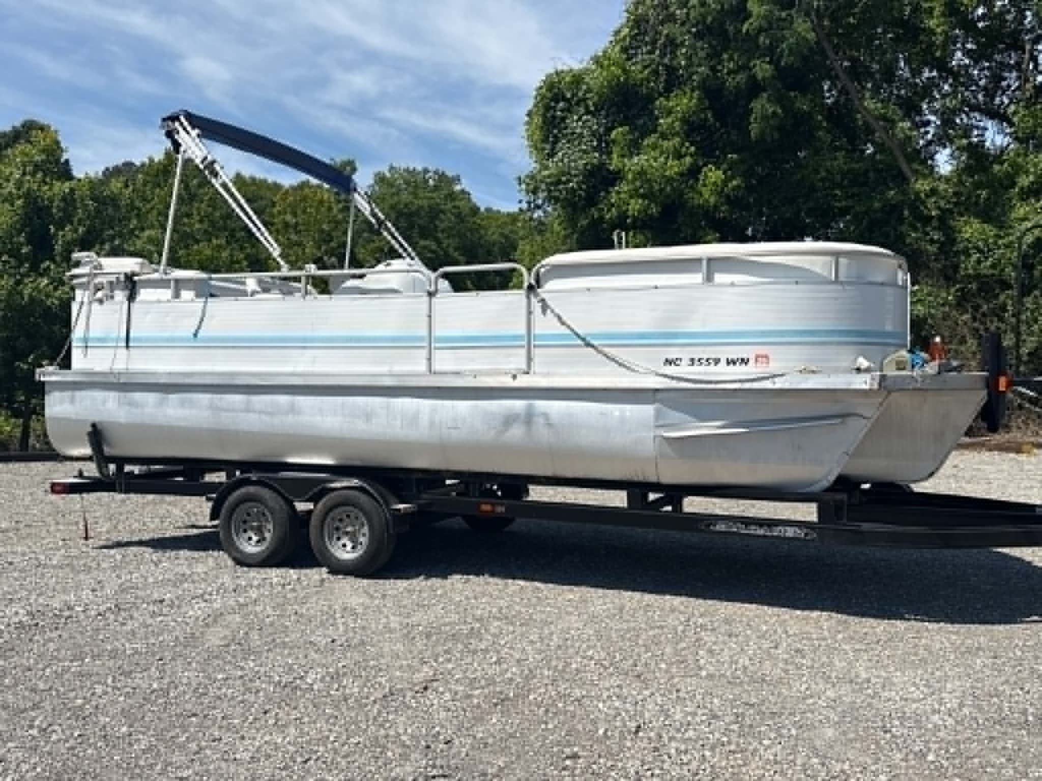2001 Sundancer Poontoons 260D Legand