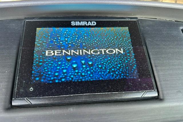Simrad display on 2021 Bennington L Bowrider 25 Quad Bench boat dashboard.