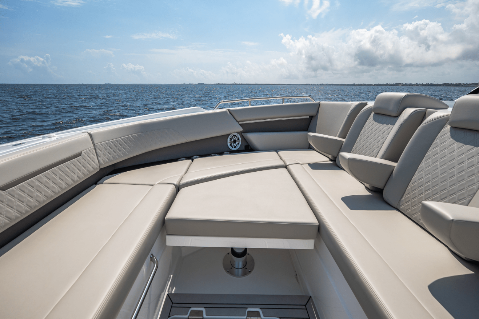 2025 Cruisers Yachts 50 GLS - Image 57