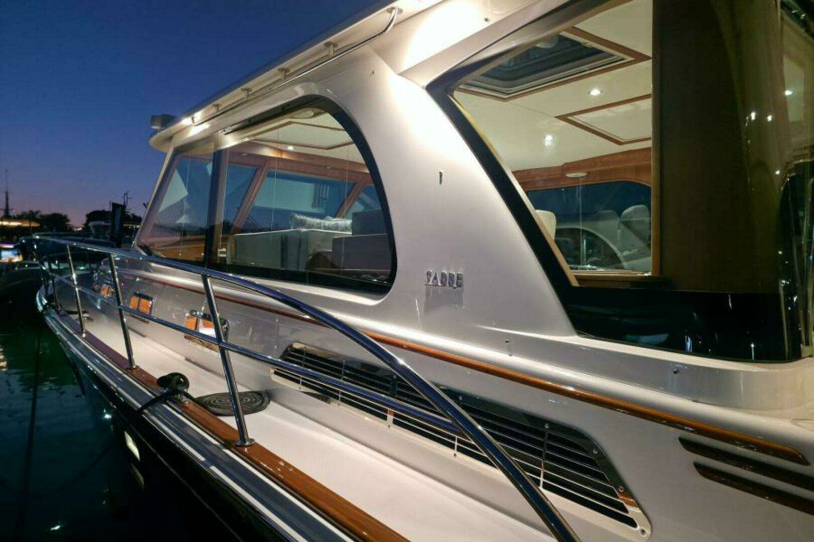 2027 Sabre 51 Salon Express - Image 7