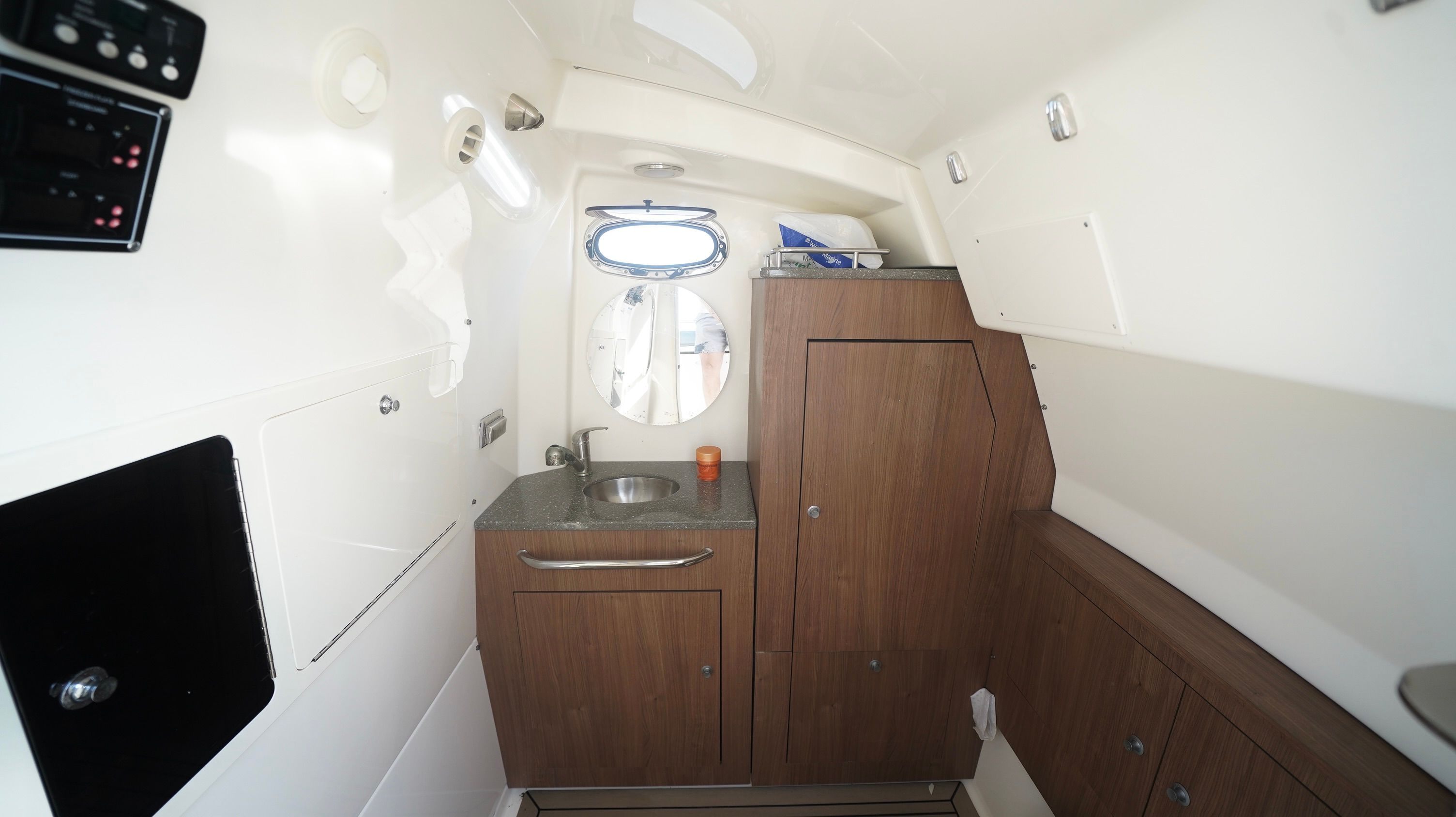 2013 Boston Whaler 350 Outrage - 88