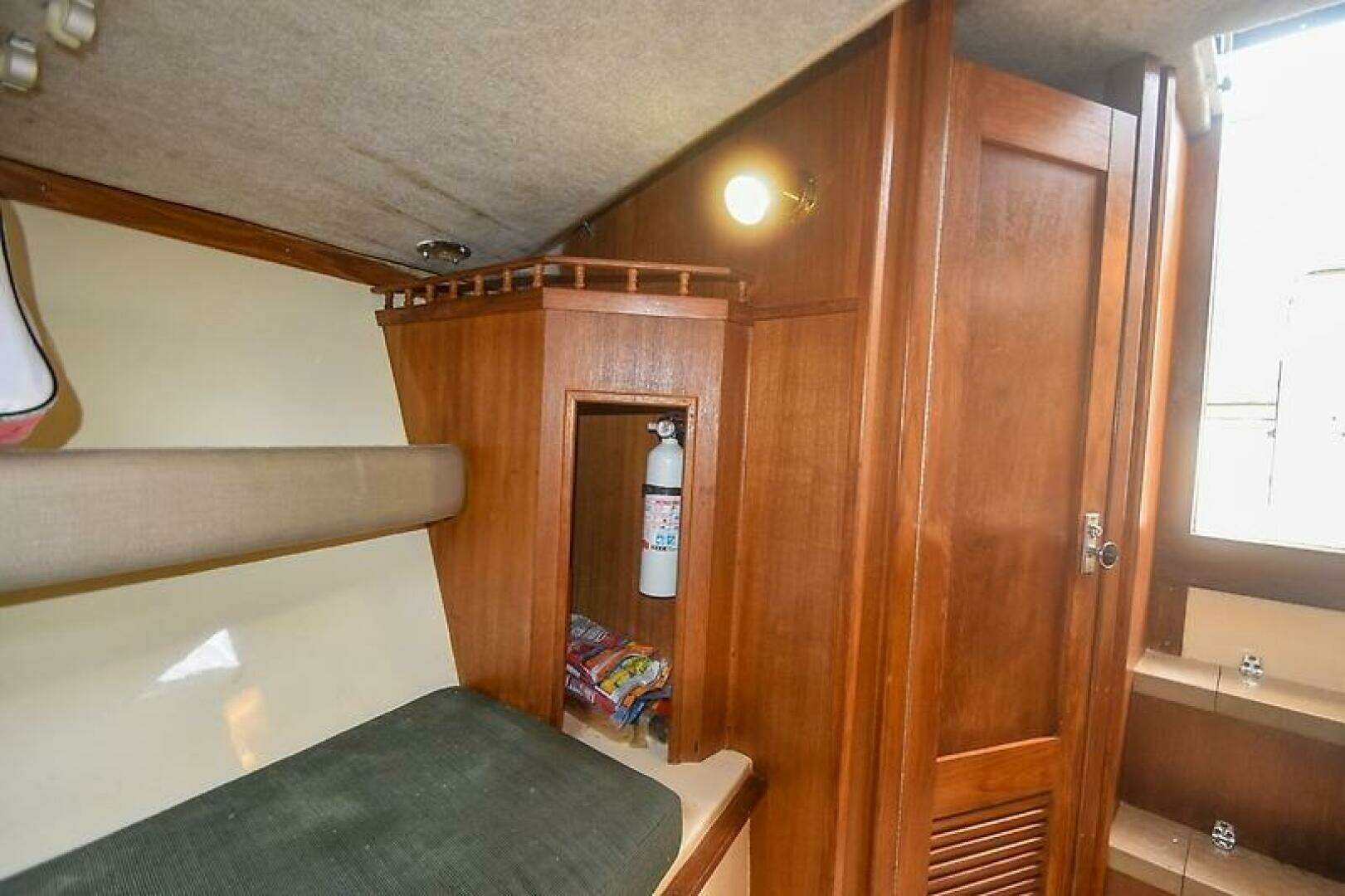 1998 Albemarle 285 Express - Image 37
