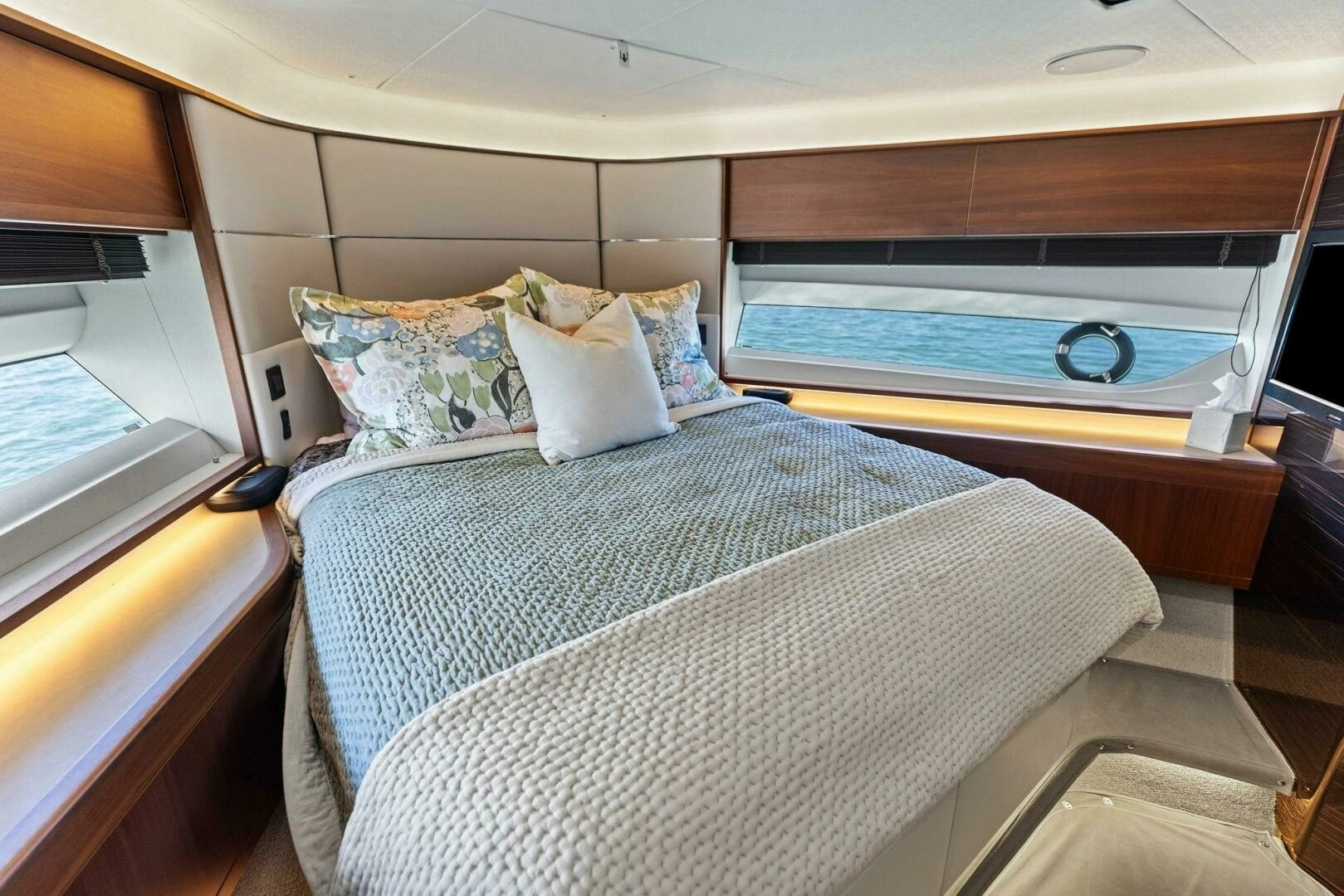 2018 Princess Y75 Motor Yacht - Image 33