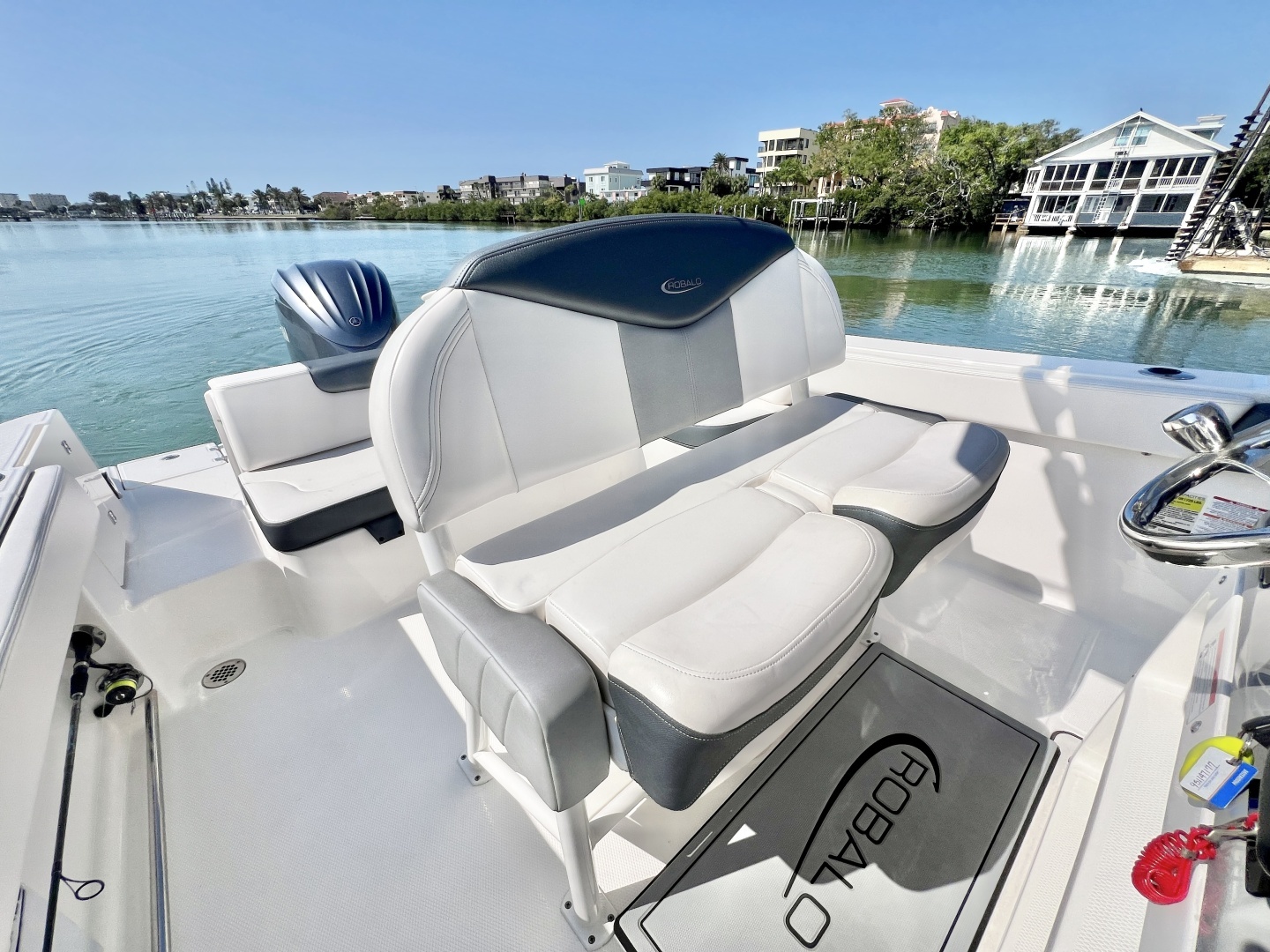 2021 Robalo R242 Explorer - Image 18