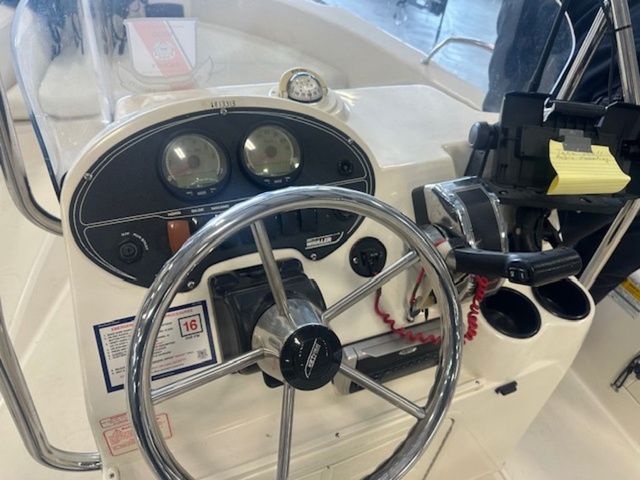 2002 Boston Whaler 180 Dauntless - 15