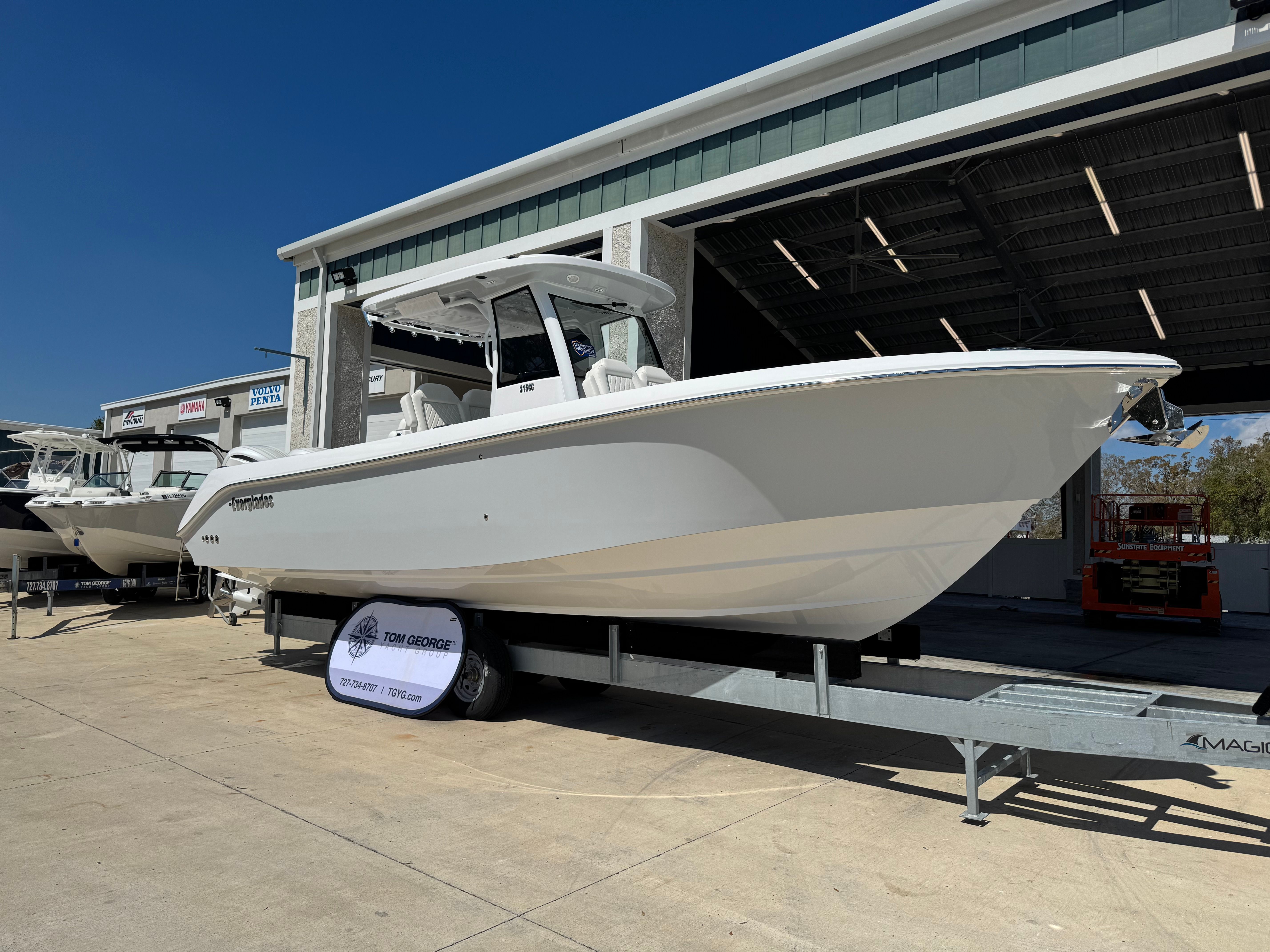 2025 EVERGLADES 315 CC - Image 2