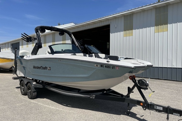 2022 Mastercraft XT24