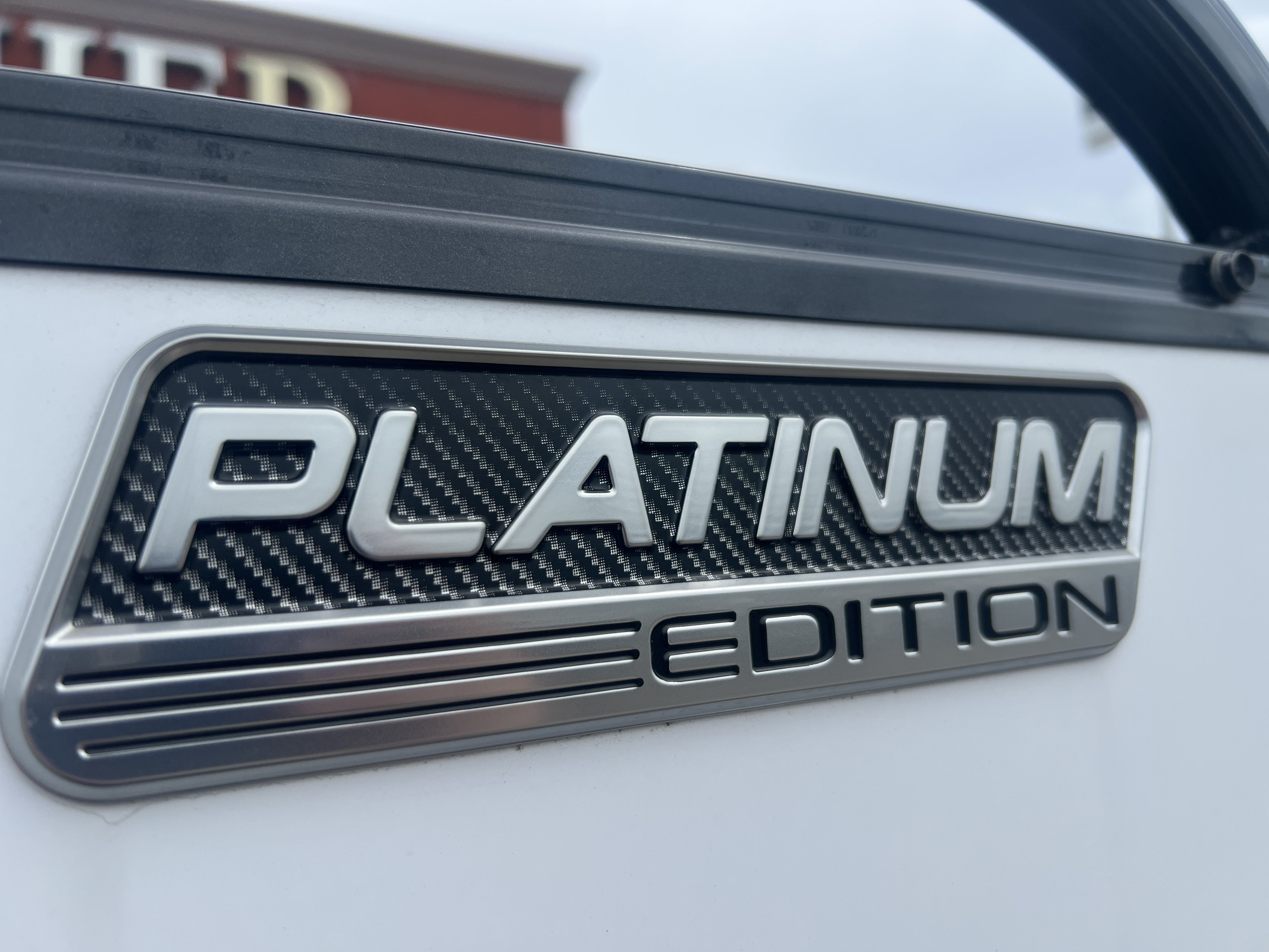 2025 Avalon LSZ Versatile Rear Bench - 23' - 6