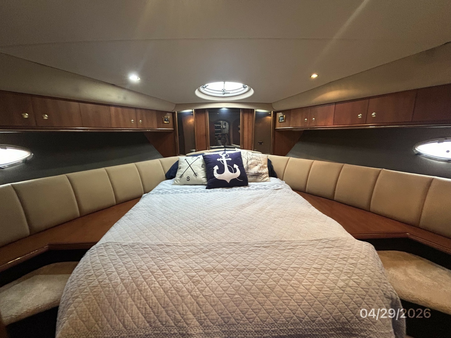 2000 Cruisers Yachts 4450 - Image 49