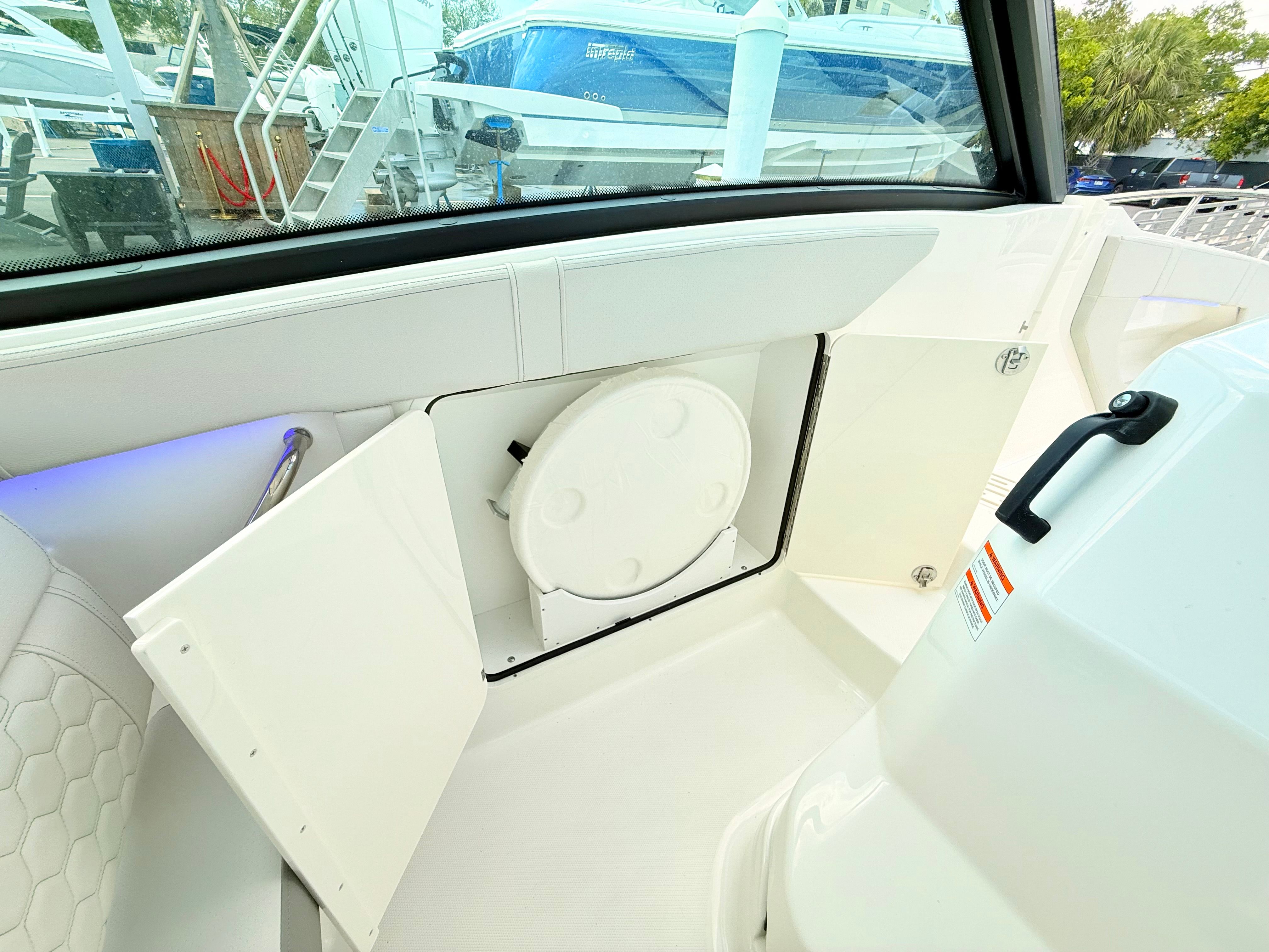 2026 Sea Ray Sundancer 320 Outboard - 58