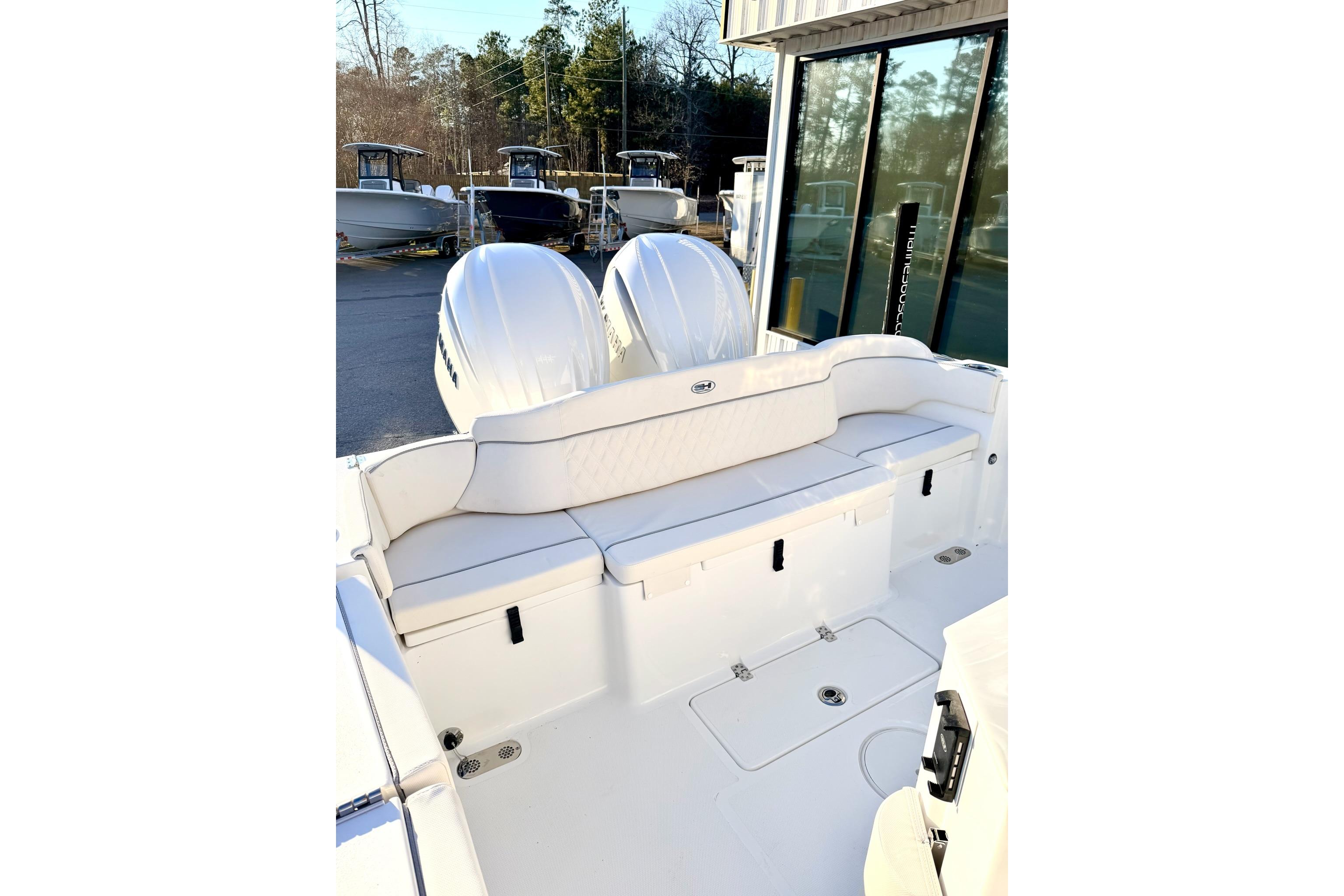 2026 Sea Hunt Ultra 275 Coffin Box boat with dual engines and spacious seating.