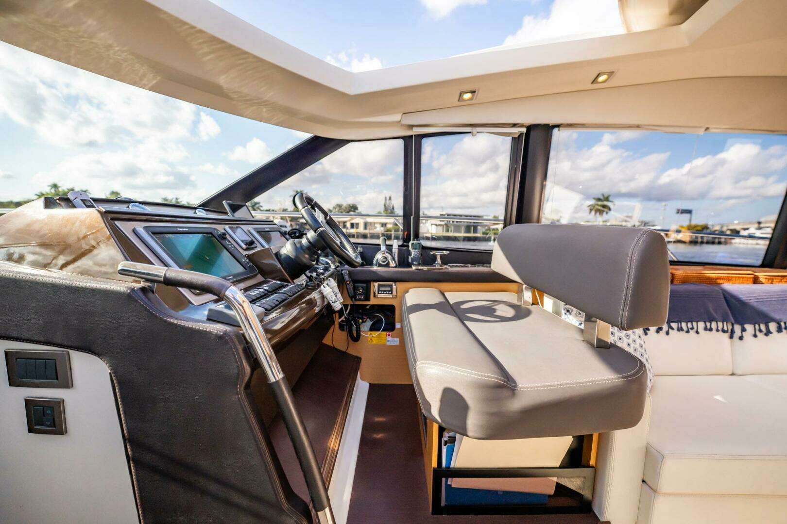 2013 Prestige 500 S - Image 48