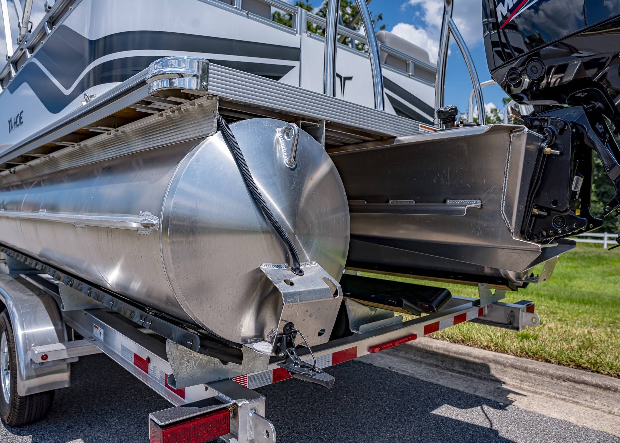 2025 Tahoe Pontoon SLT 23' Quad Lounge - 3