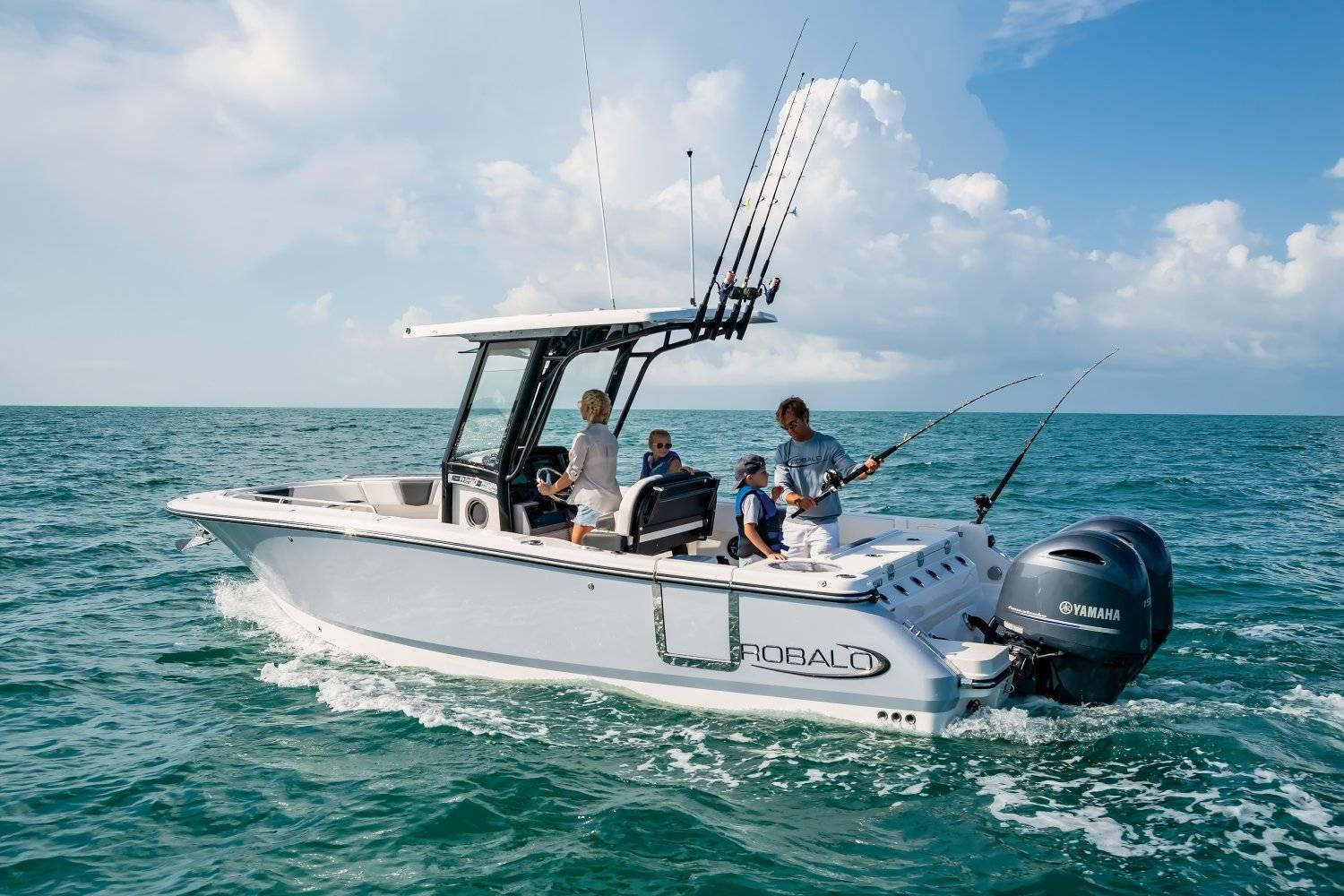 2025 Robalo R250 Center Console