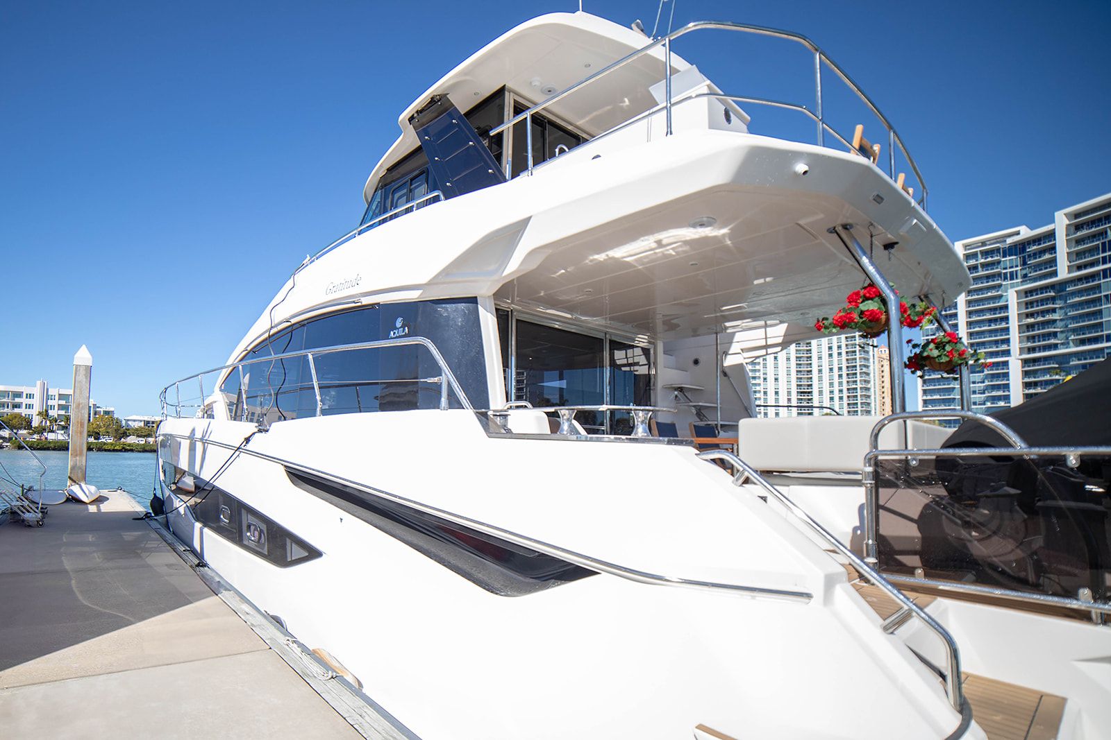 2024 Aquila 54 Yacht