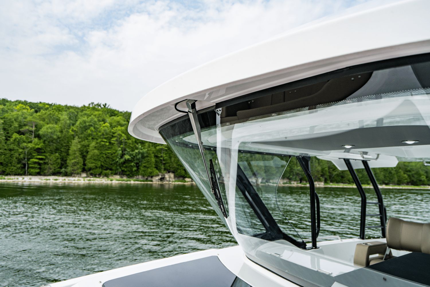 2027 Cruisers Yachts 38 VTR - 33