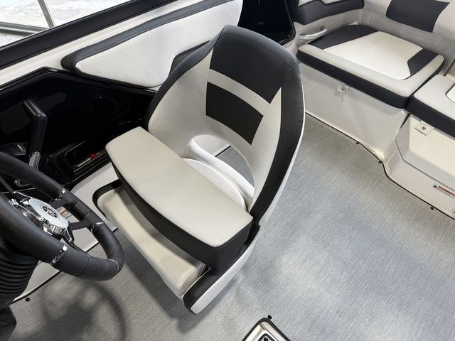 2026 Yamaha Boats AR195 - 15