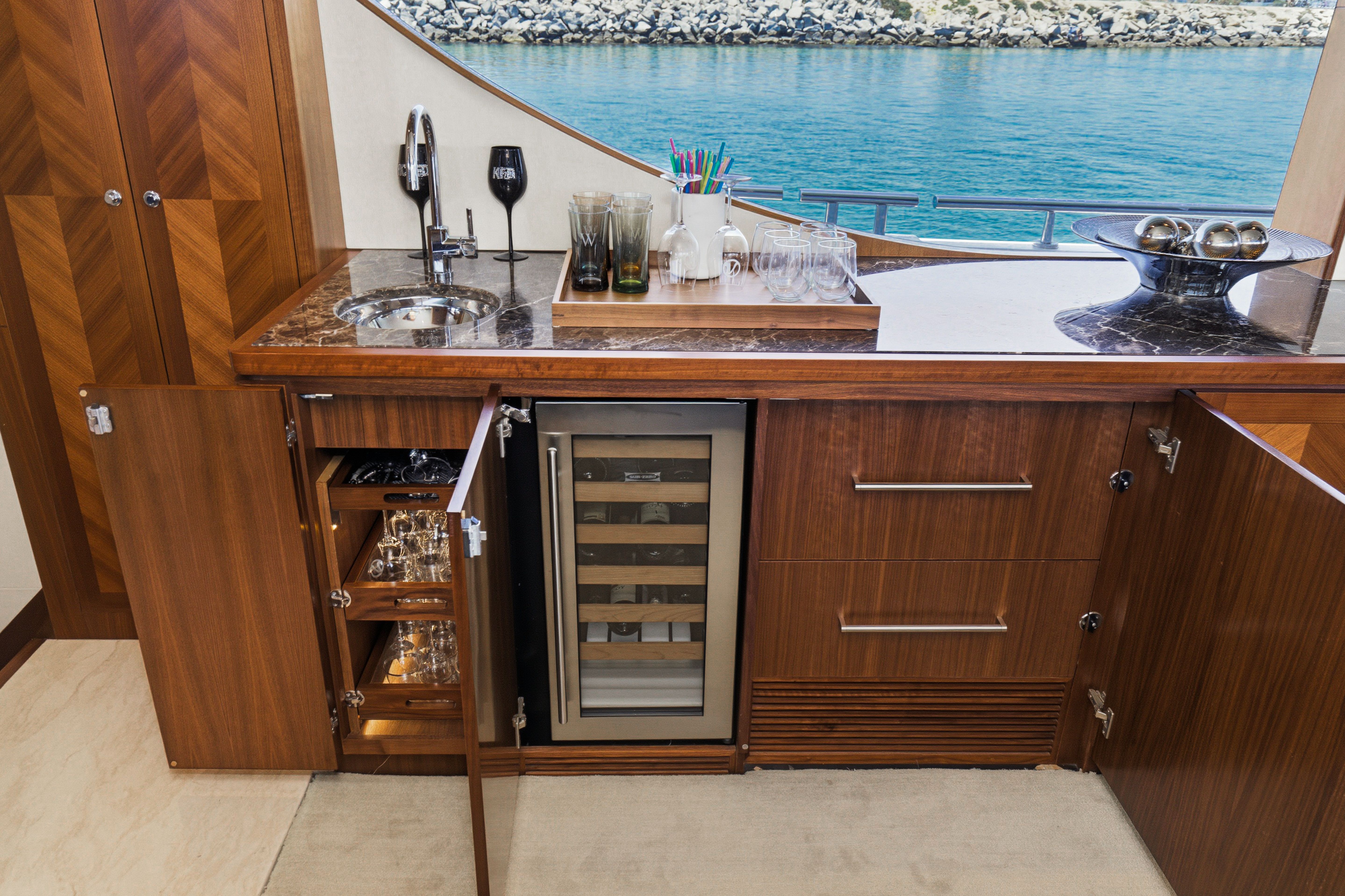 2015 Ocean Alexander 90 Skylounge Motoryacht - 43
