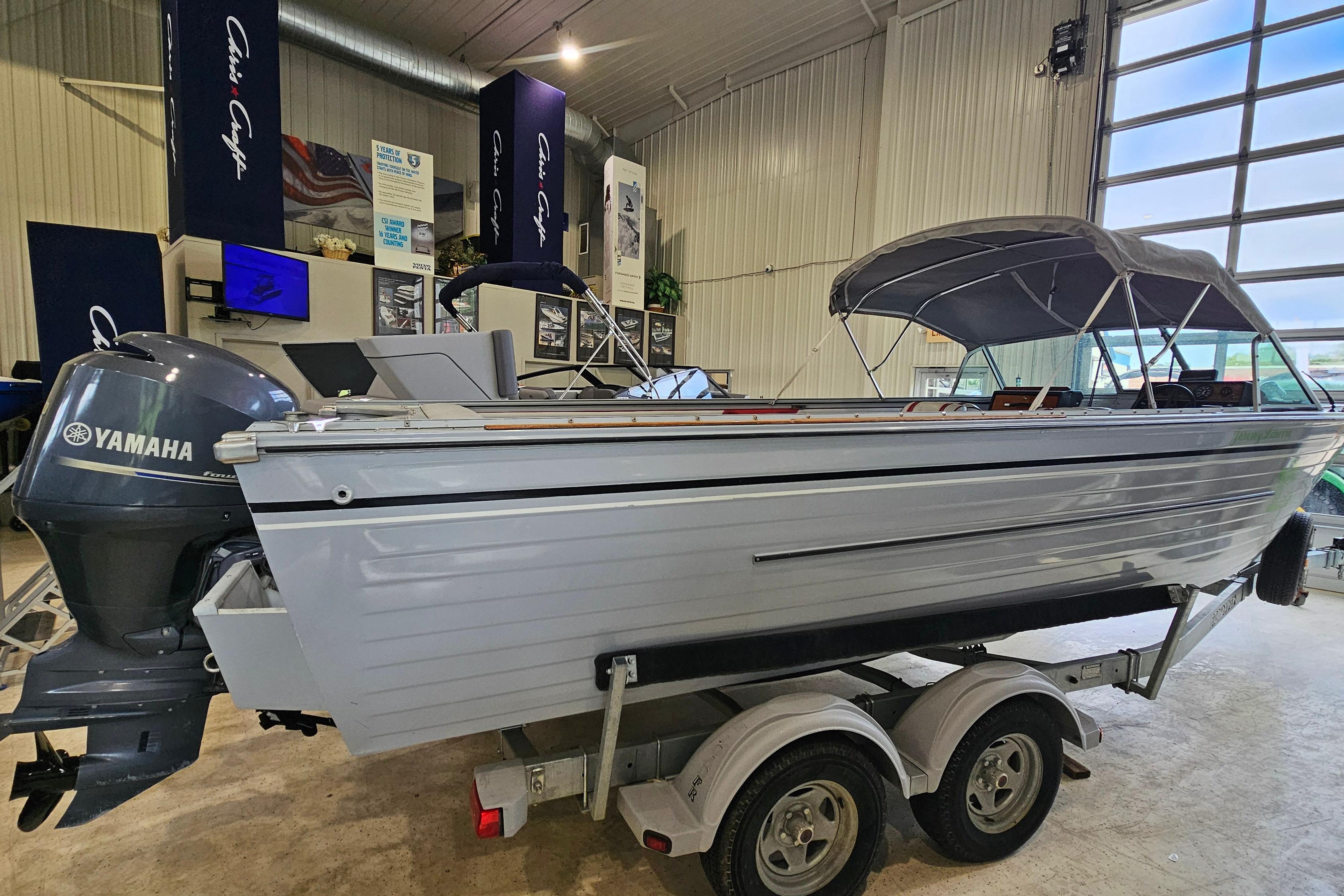 1988 Crestliner 2281