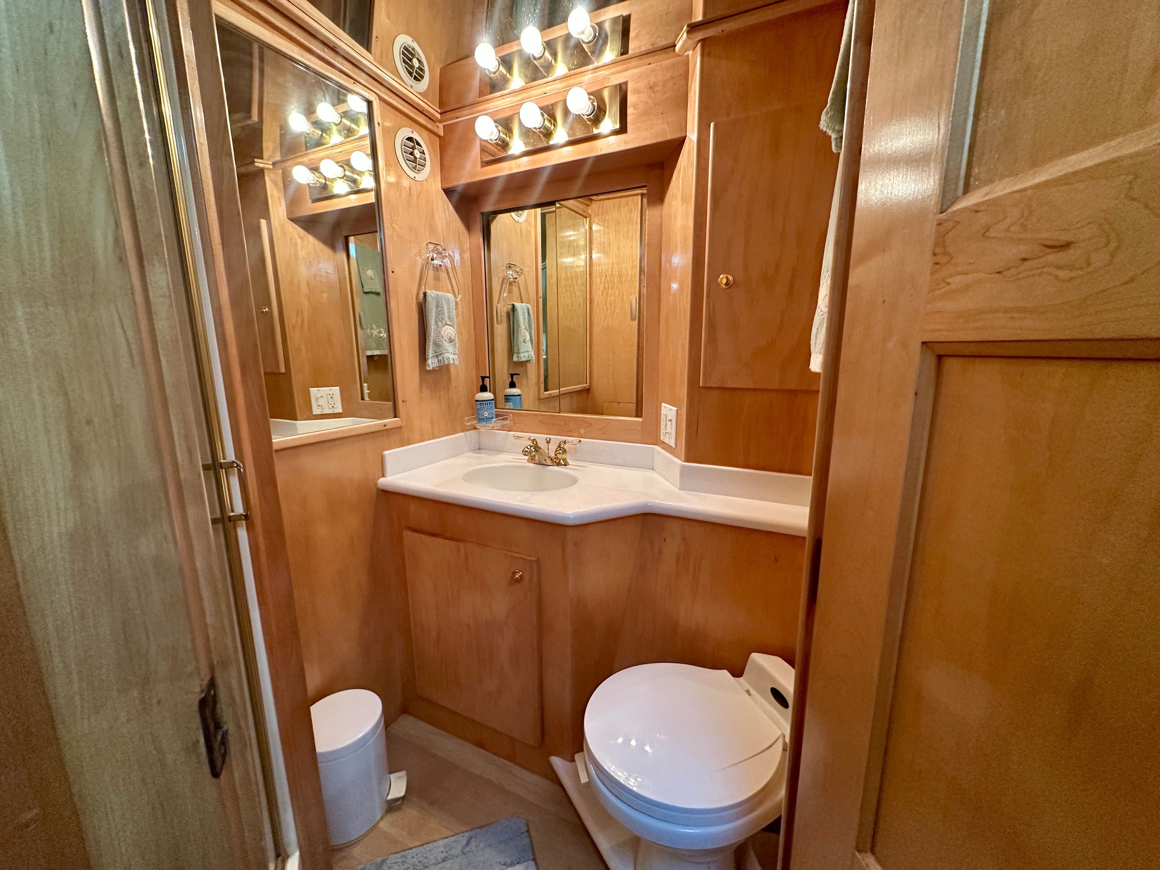 2000 Navigator 46 Pilothouse Classic - 30