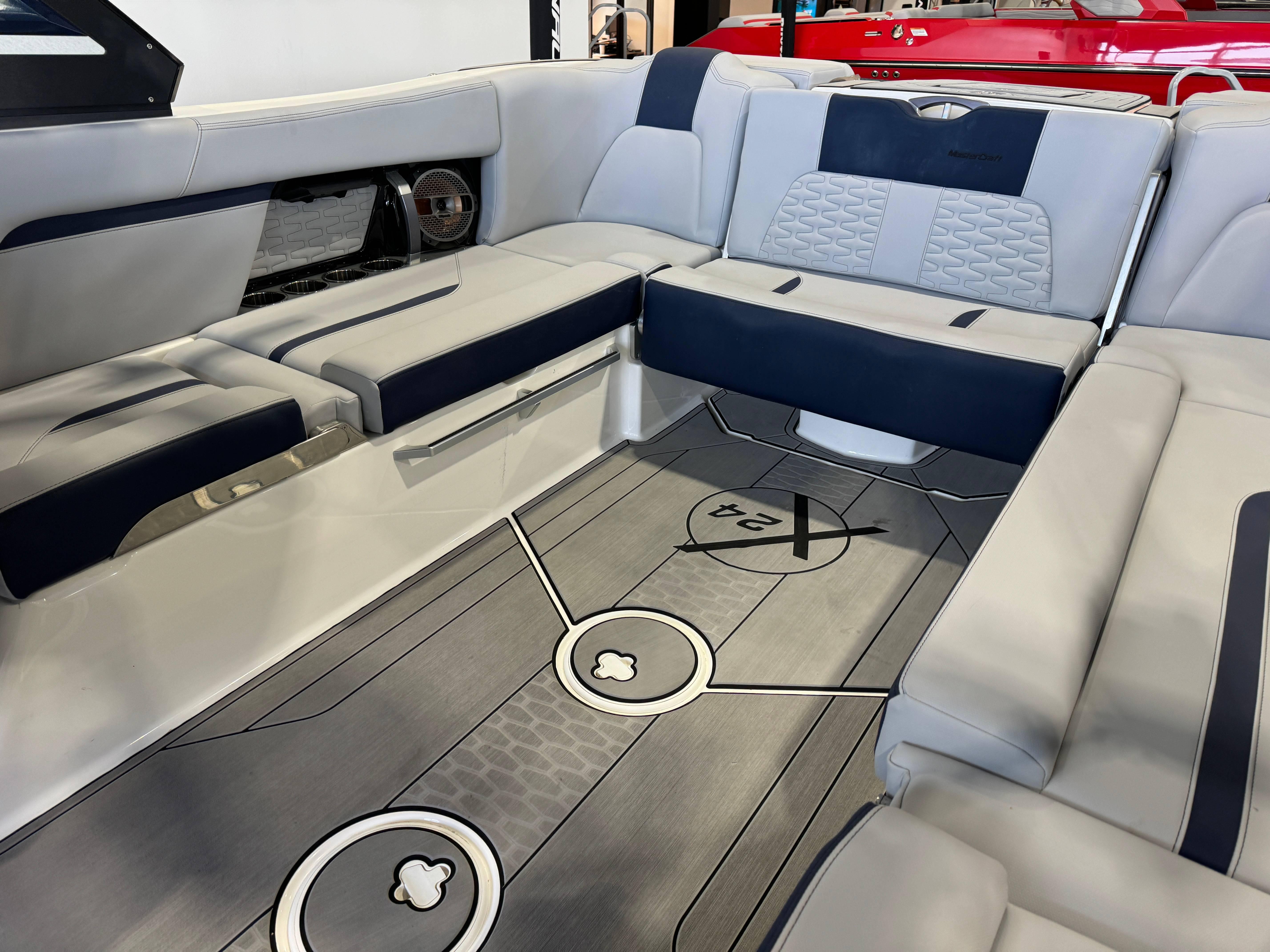 2022 MasterCraft X24 - 16