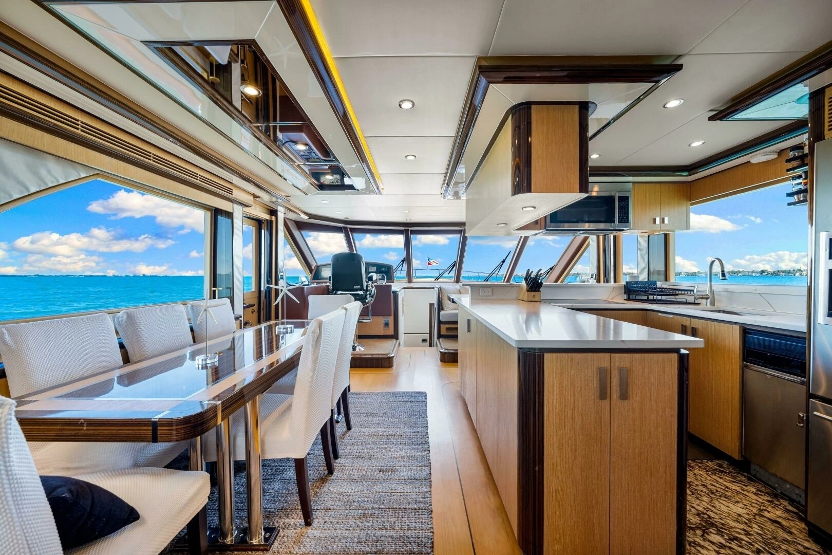 2010 Ocean Alexander 83 Motor Yacht - Image 16