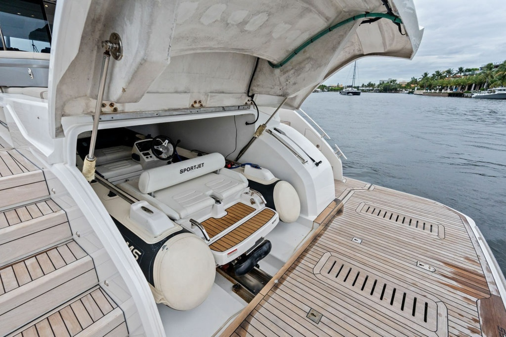 2020 Princess S62 Sportbridge - Image 12